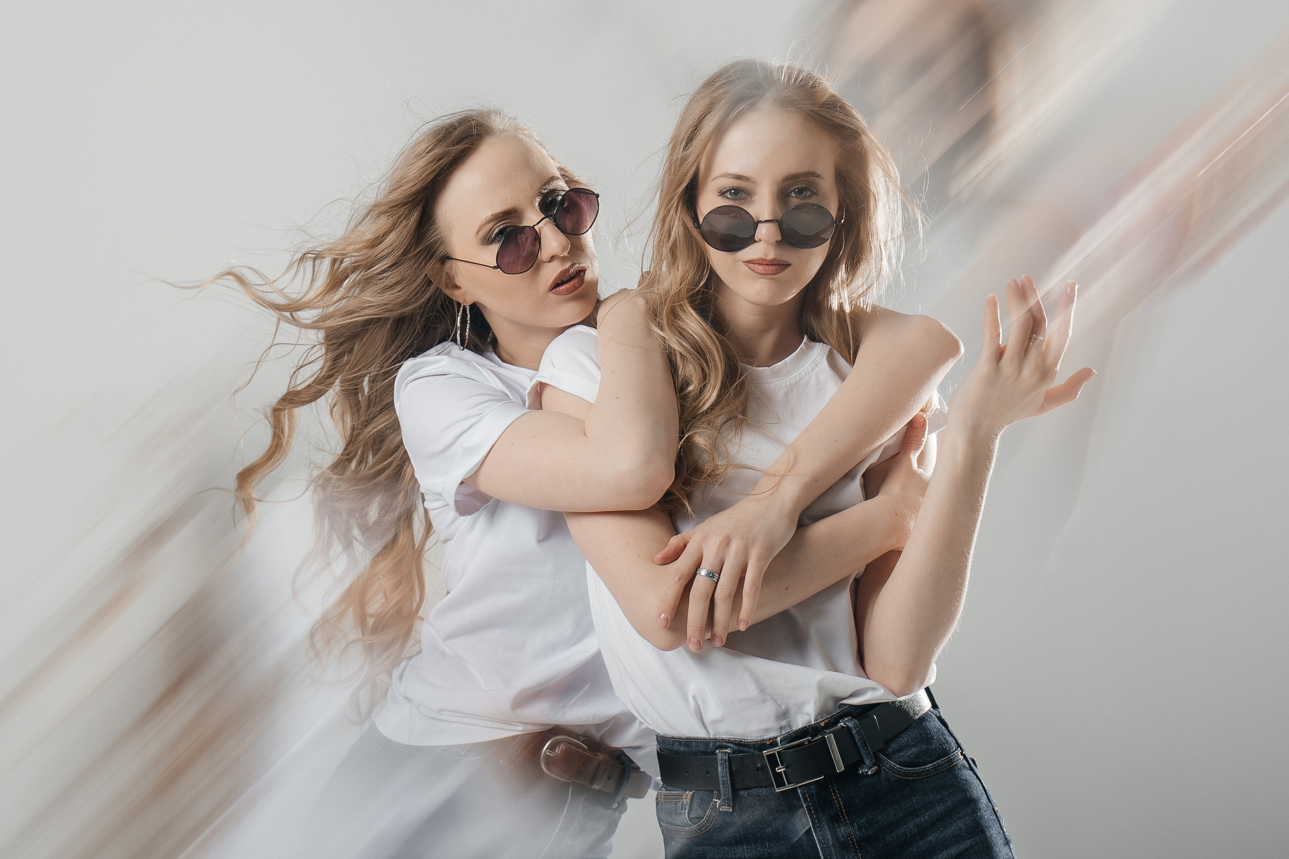 Вика и Настя