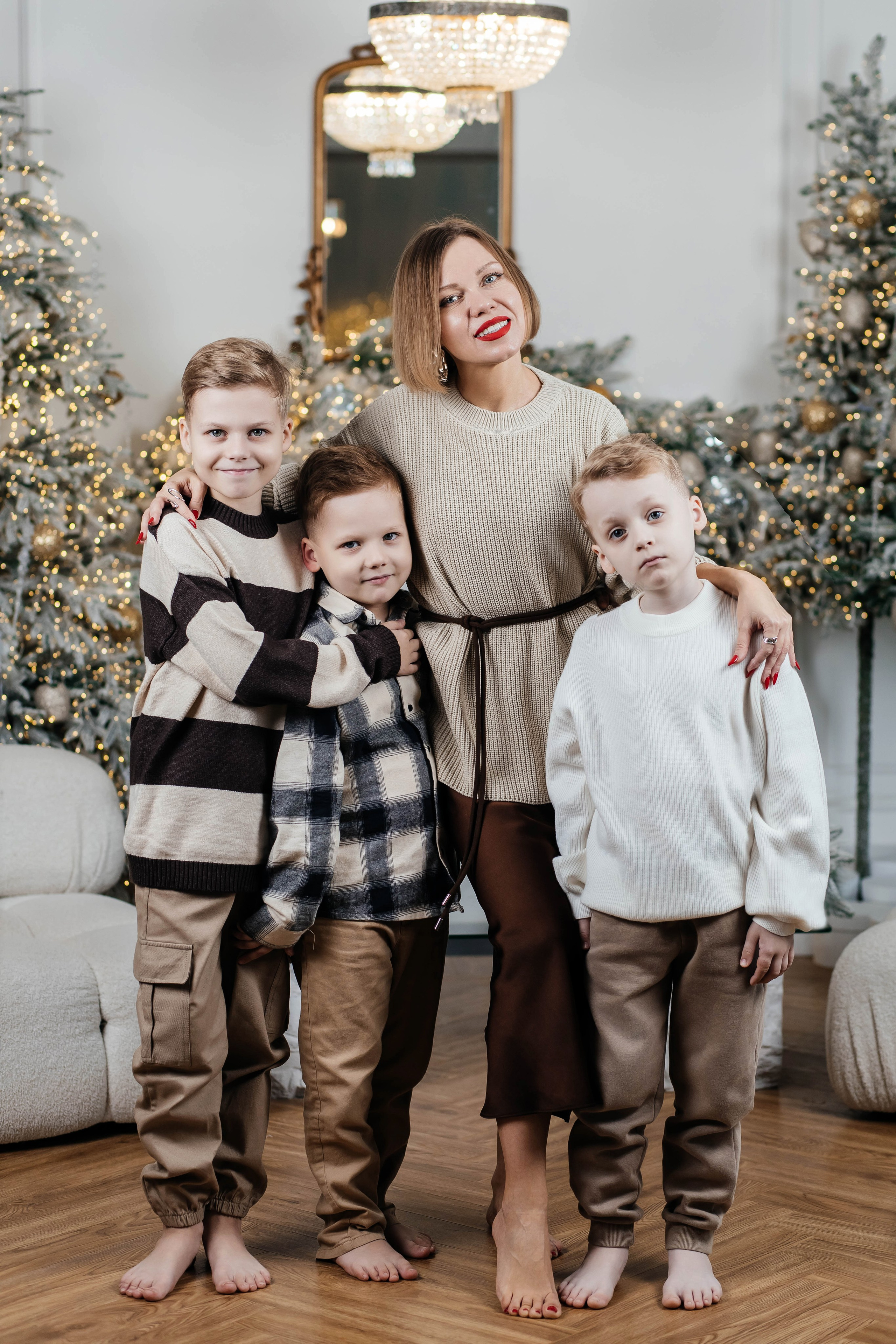 Юлия и мальчишки НГ 2026. Женский фотограф в Оренбурге Ирина Заводчикова