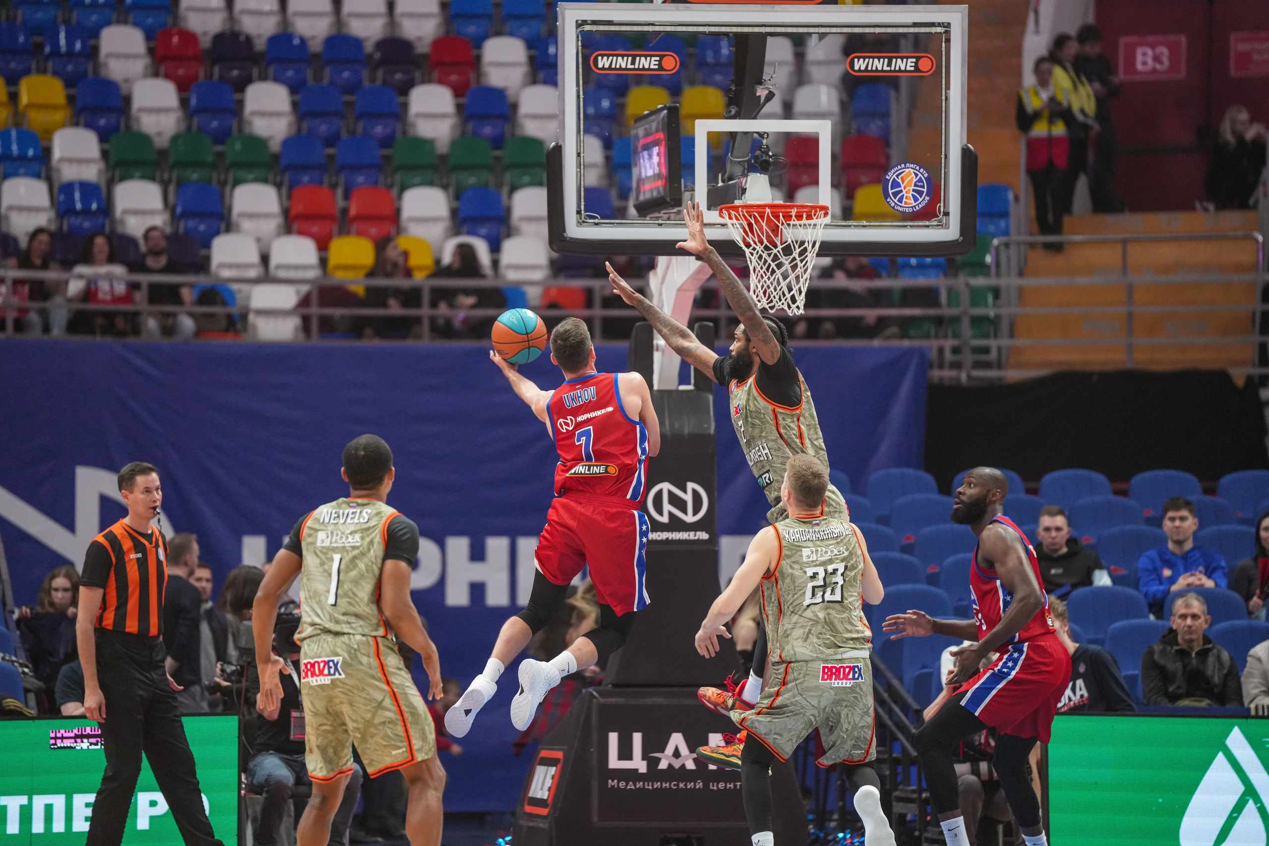 ЦСКА-Уралмаш (29.10.25). Автомобильный фотограф Шакая Кирилл