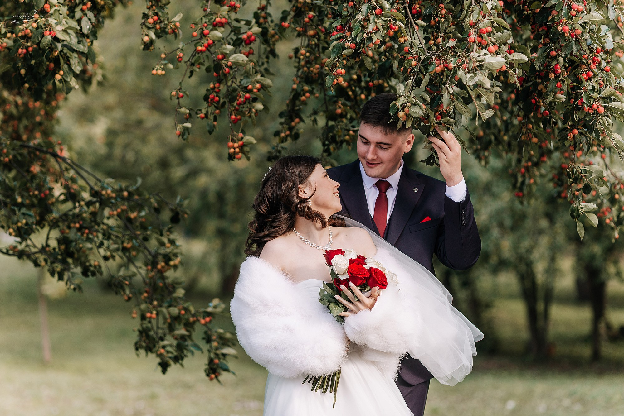 Свадебная прогулка Евгения и Анны в Дубне. Свадебный фотограф в Дубне Алексей Фонарёв