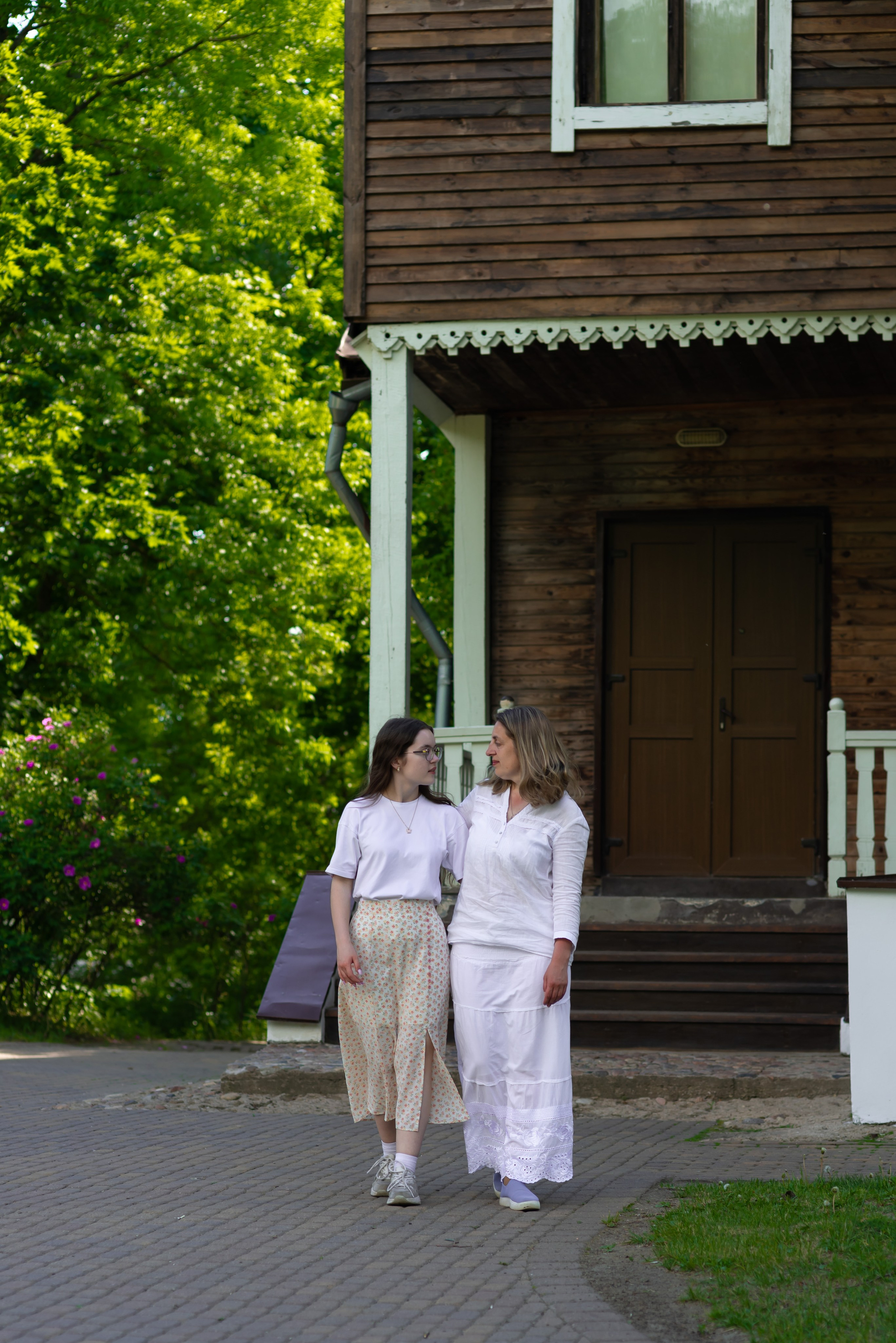 Мама и дочь в Лошицком парке. Фотограф Крещения и Венчания. Минск и другие города. Почтенная Наташа