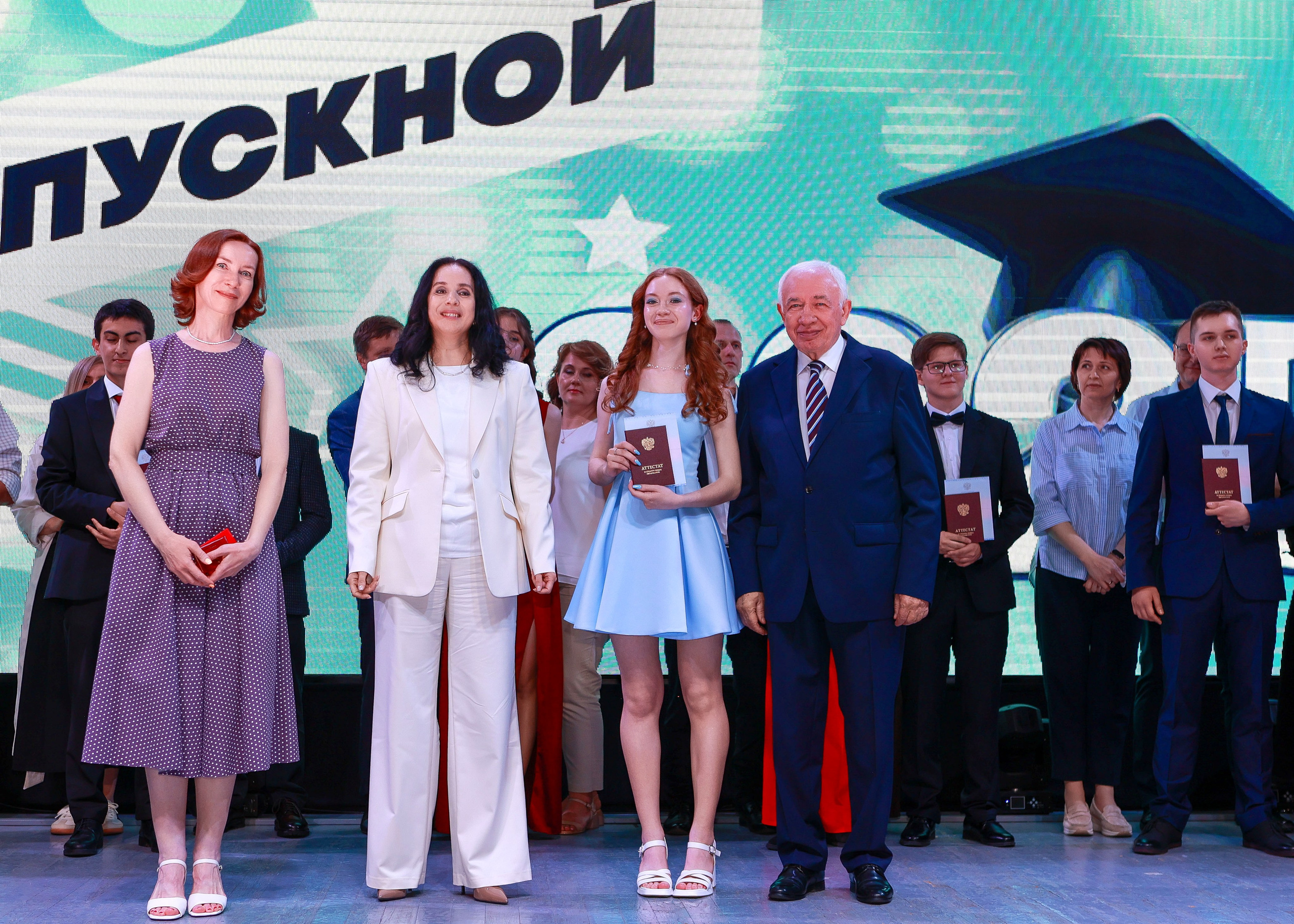 Вручение аттестатов 11 класс в Домодедовский лицей № 3. Выпускные альбомы и школьный фотограф в Подольске, Троицке, Щербинке, Москве и Московской области