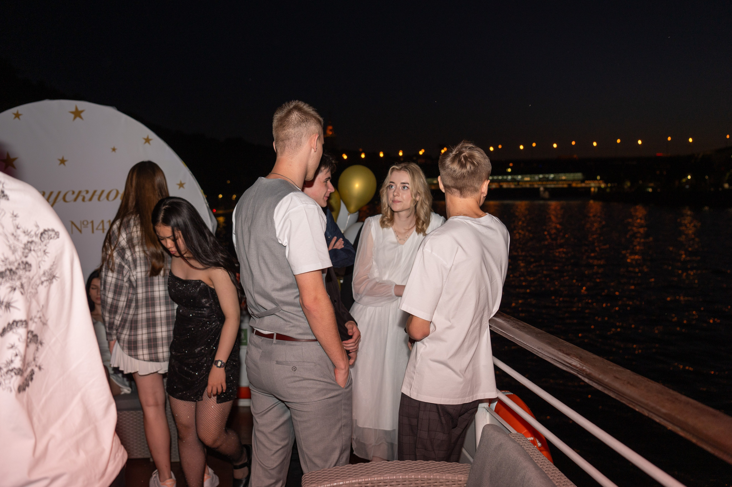 Выпускной вечер 11 класс на теплоходе. Детский и семейный фотограф г. Москва Оксана Катаджи