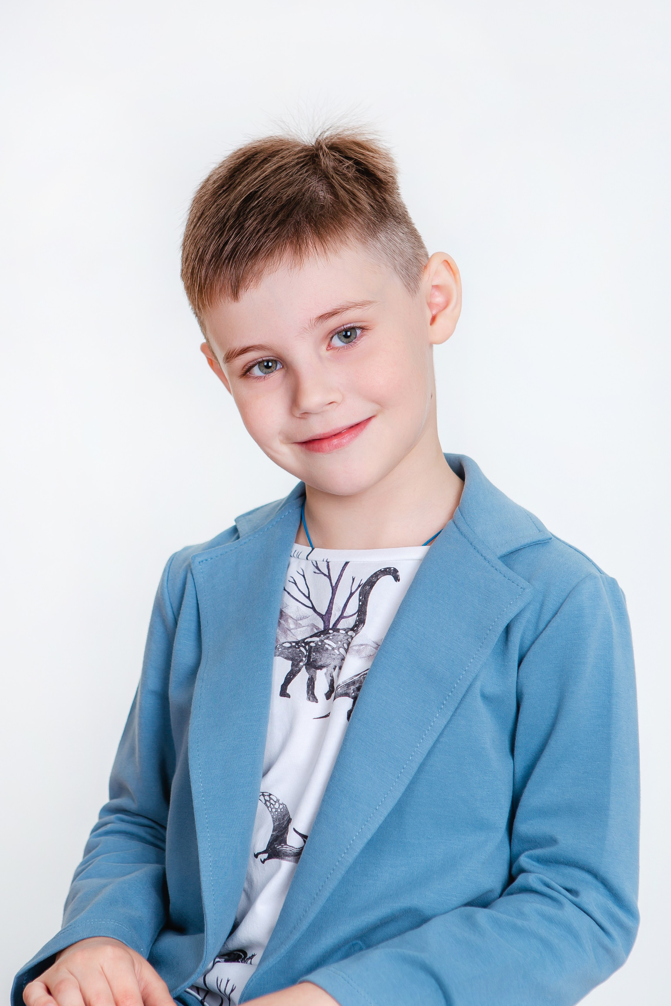 Белый фон. Фото дети. Выпускные альбомы Нижний Тагил