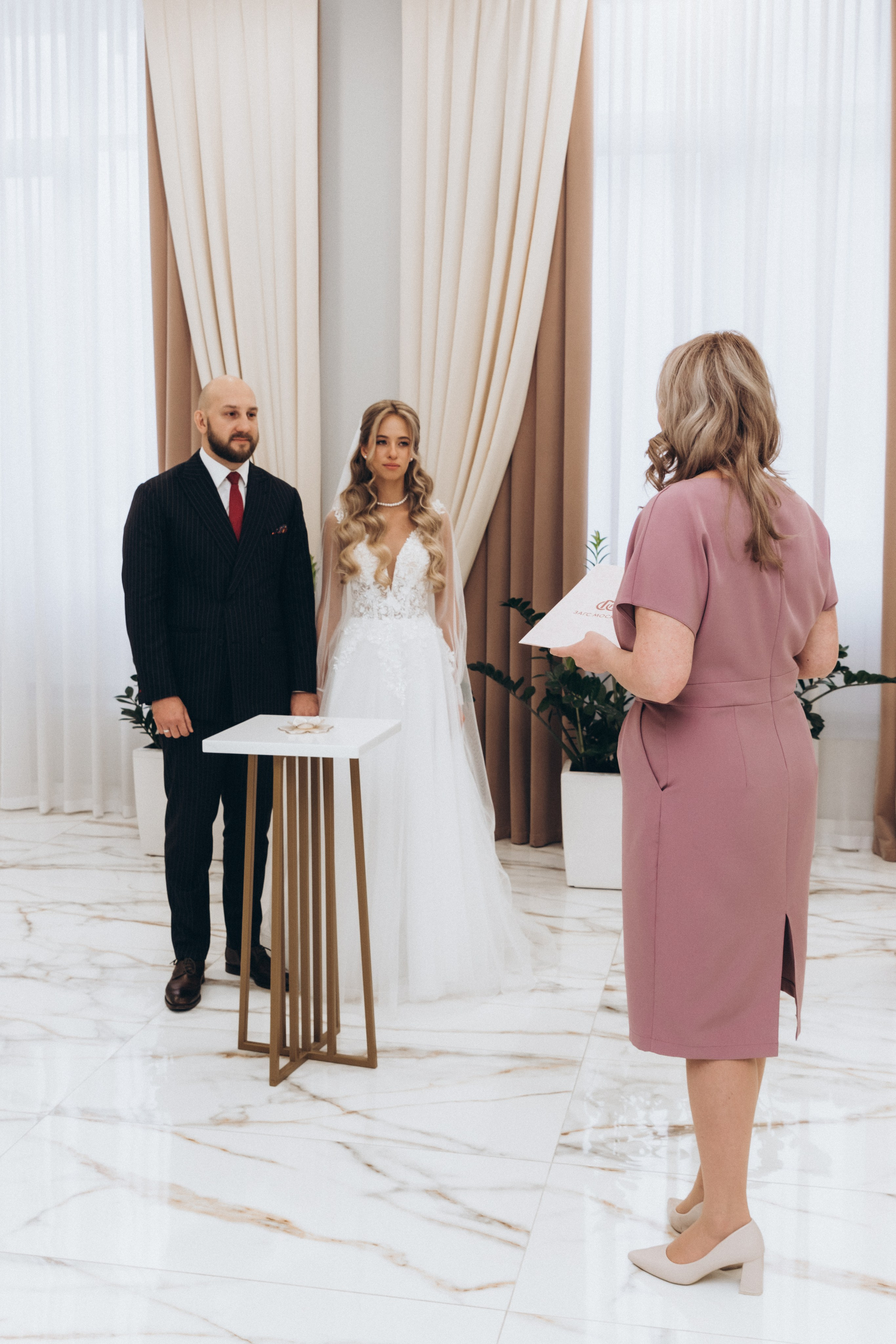 Утро и роспись Виктора и Марии. Ваш фотограф в Одинцовском районе и Москве