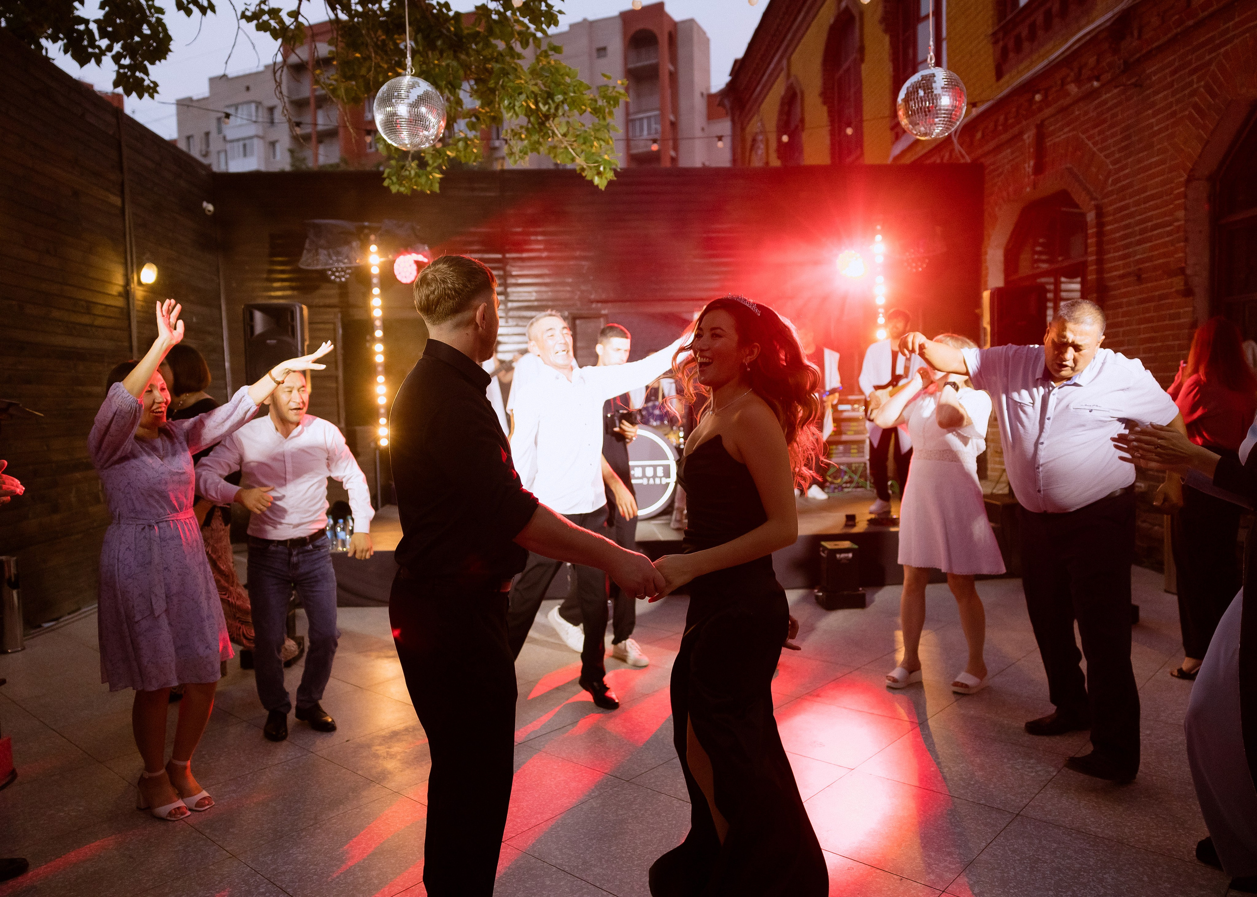 Дмитрий и Алита. Фотограф Эмиль Исякаев