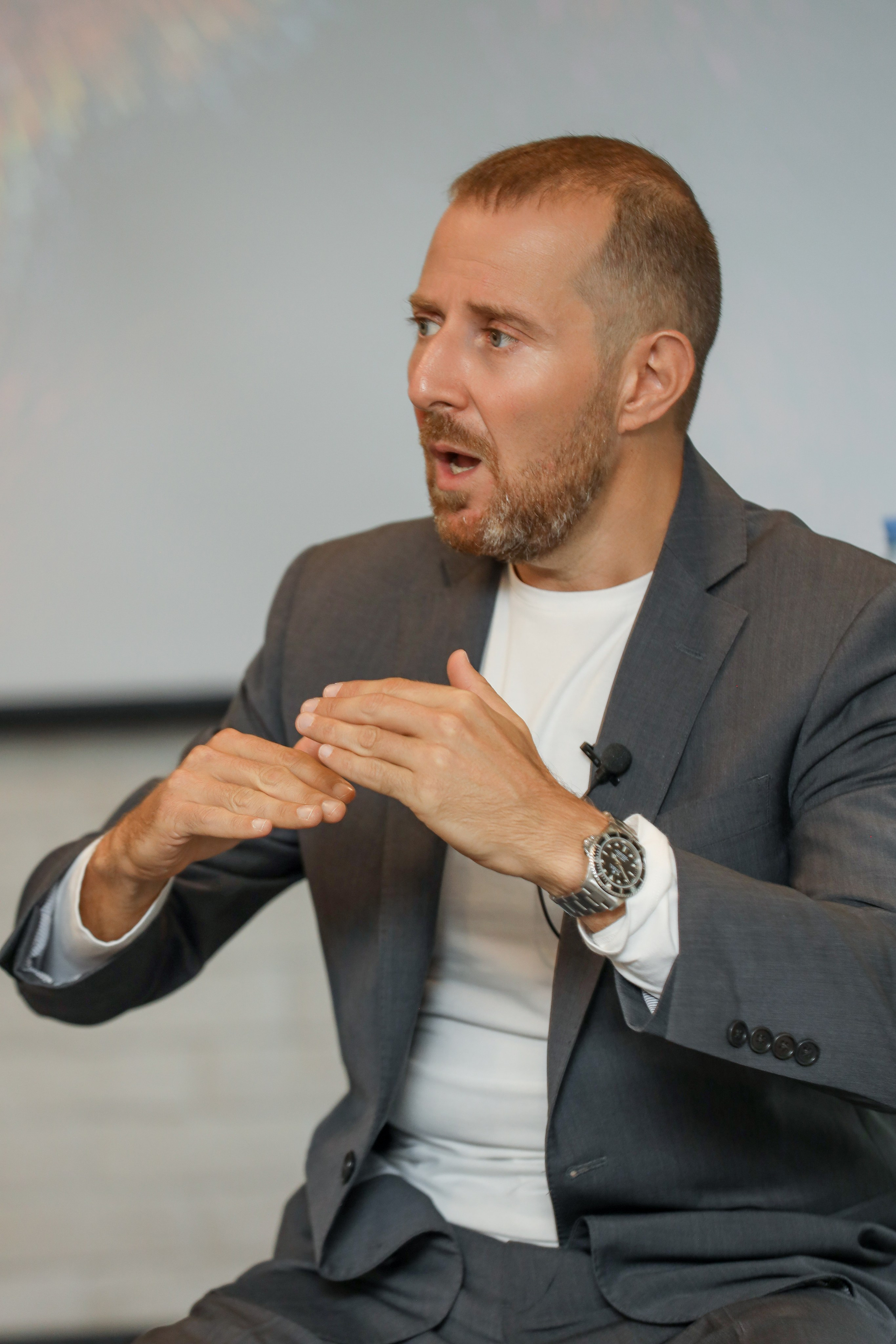 Игорь Рызов деловая встреча. Фотограф Антон Чупринин