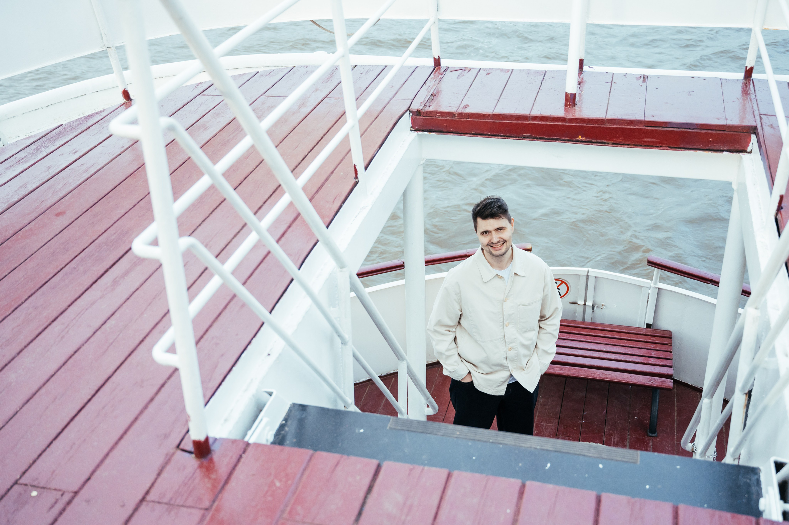 Последний звонок. Анастасия Петрович фотограф, фотокорреспондент в Москве и Санкт-Петербурге. Фотосъёмка репортажа, мероприятия, корпоративная съёмка, контент