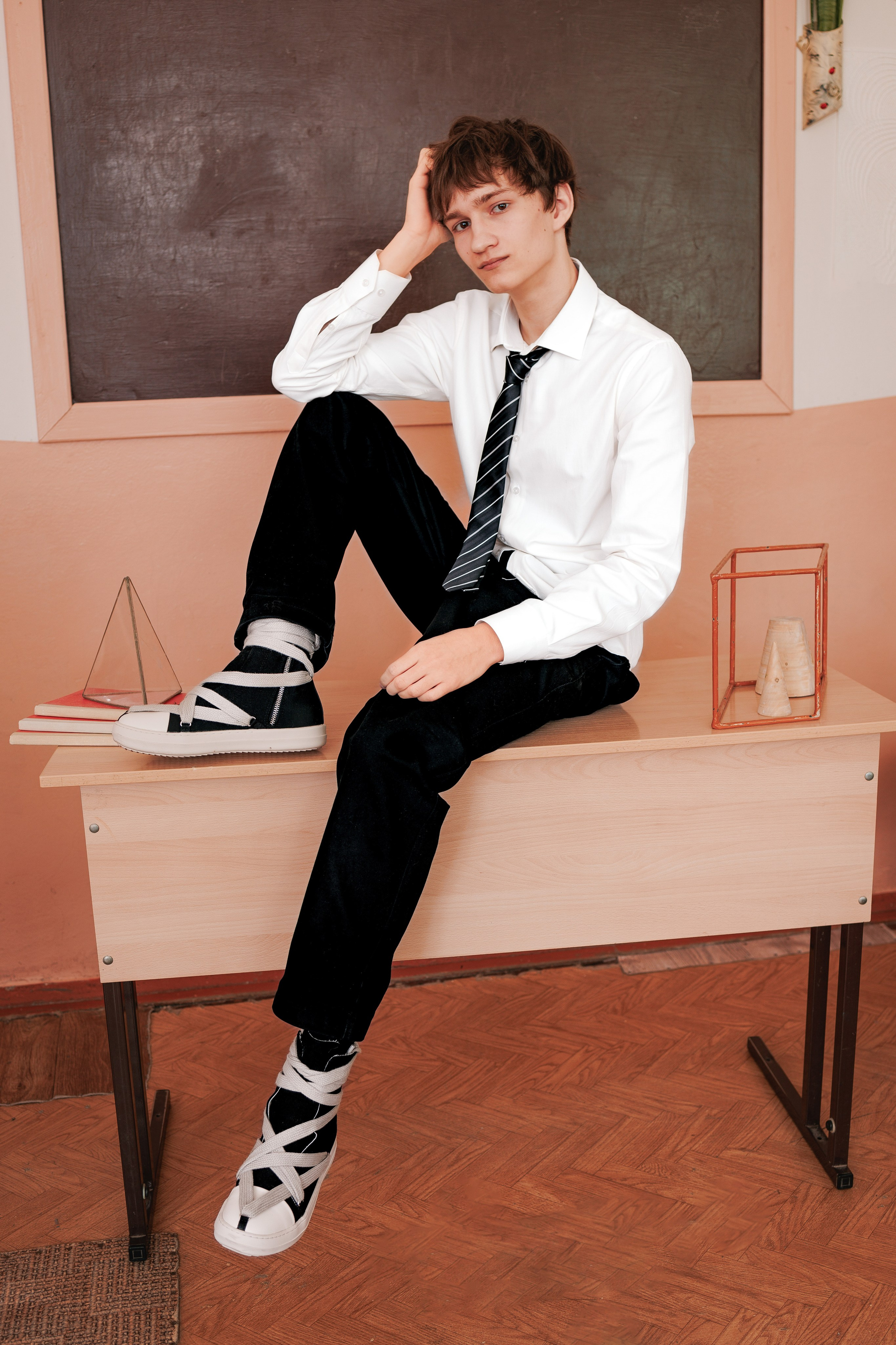 Позы для школьной фотосессии. Фотограф Медногорск Кувандык Оксана Шерехода свадебные, семейные, индивидуальные, школьные фотосессии. Печать фотоальбомов