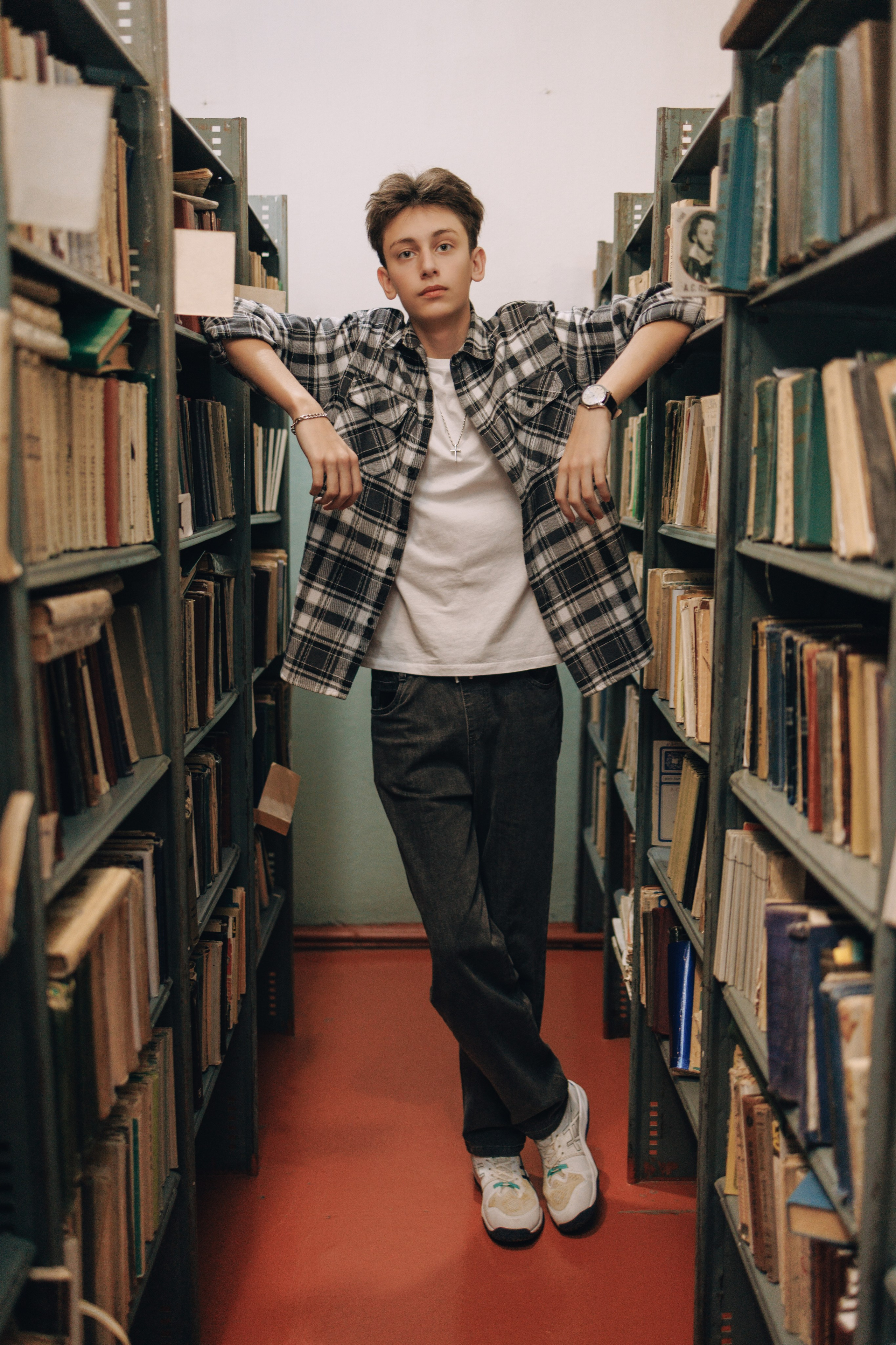 Позы для школьной фотосессии. Фотограф Медногорск Кувандык Оксана Шерехода свадебные, семейные, индивидуальные, школьные фотосессии. Печать фотоальбомов