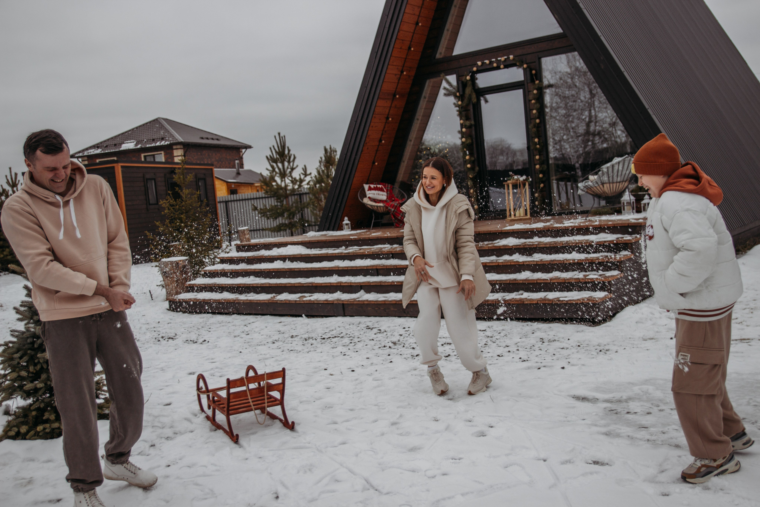 Новогодняя съемка в домике, для семьи Вероники. Венера Гайн. Репортажный фотограф  Тюмень. Обучение фотографии с 0