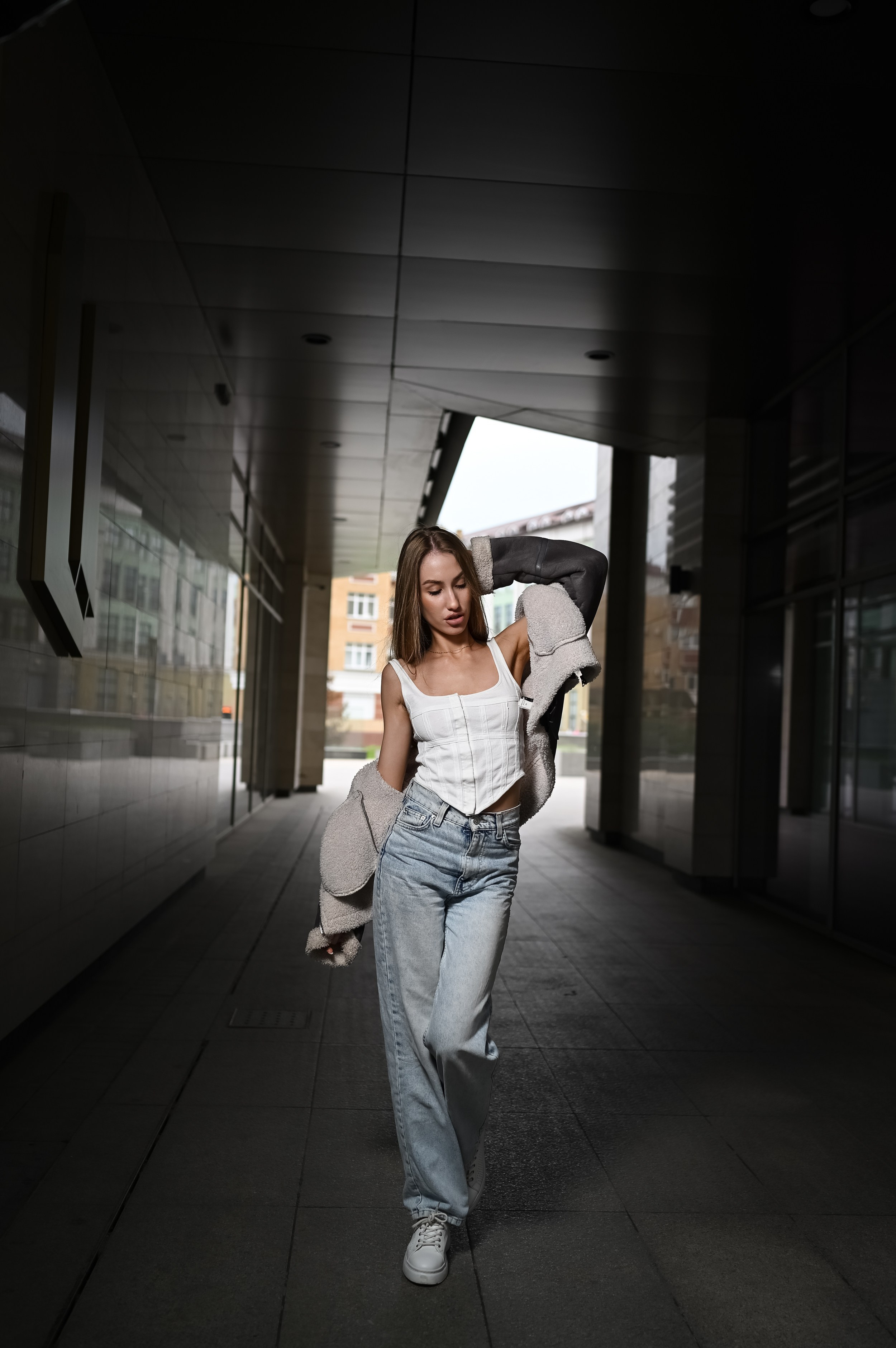 Стильная фотосессия в антураже современной архитектуры Казани