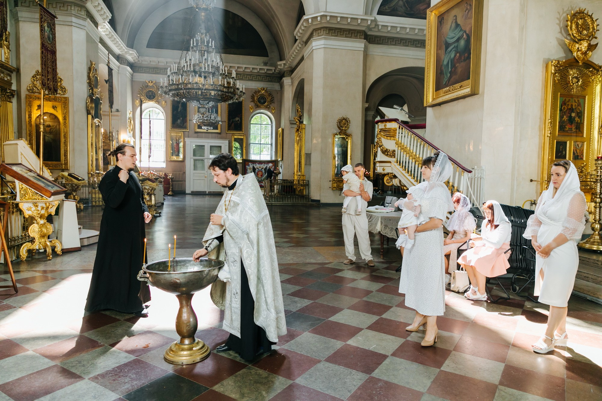 Крещение малыша в Спасо Преображенском Соборе СПб. Фотограф крещение венчание в Петербурге! Помогает подобрать храм и посоветовал душевного батюшку в СПб