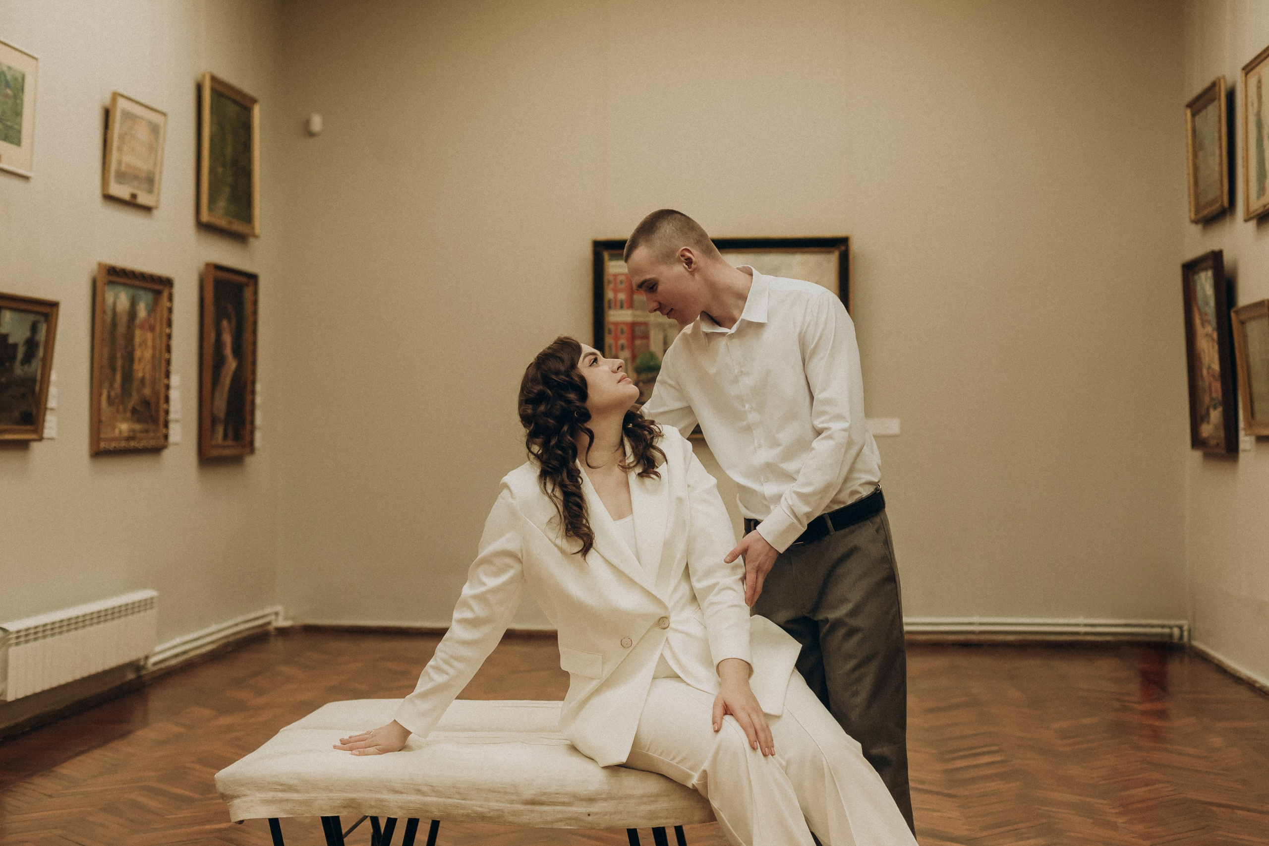 Нежность на фоне искусства. Свадебный фотограф Илья Бринк