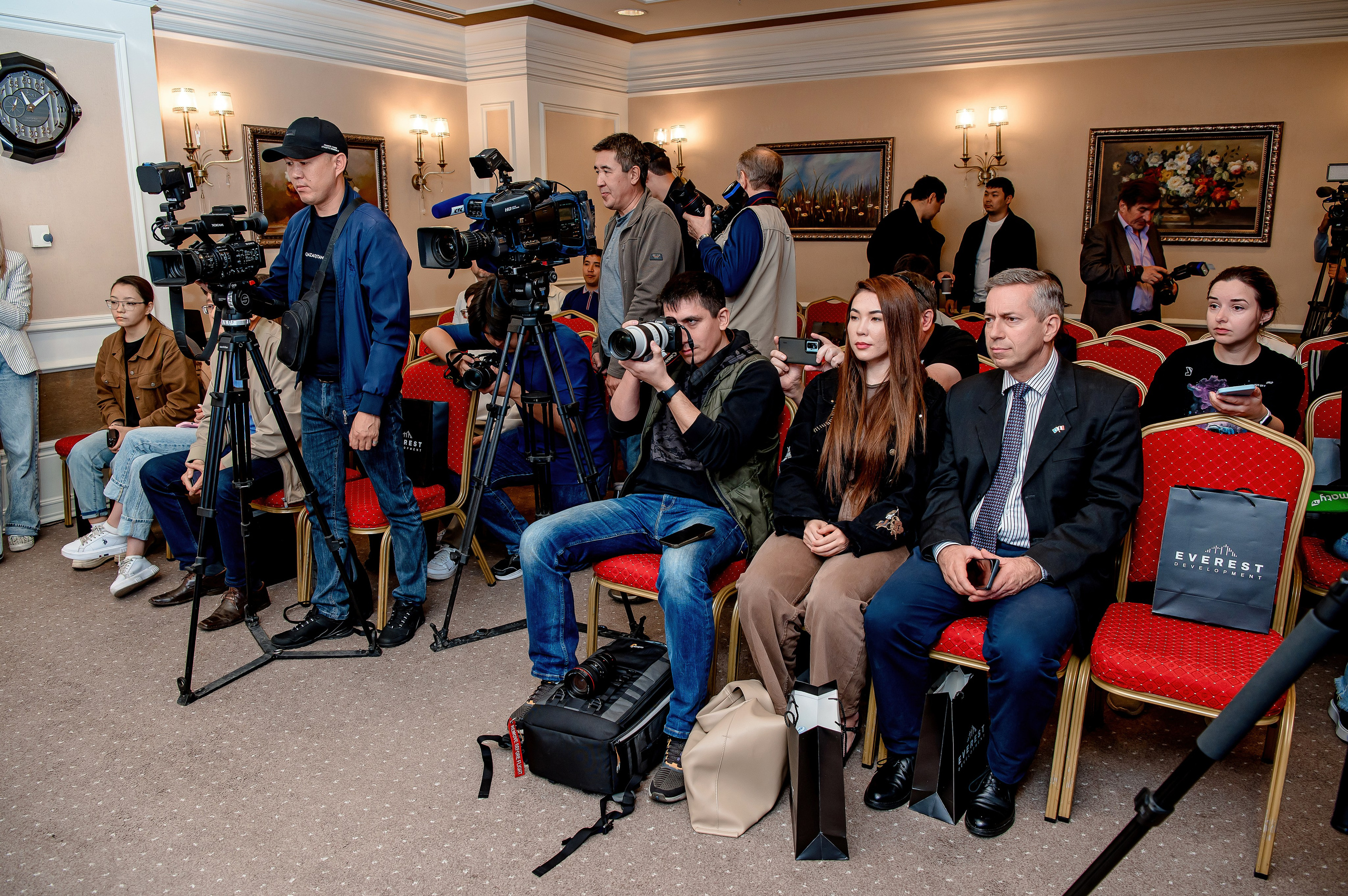 Конференции. Семинары. Елена Северина фотограф, Алматы: репортаж (спорт, концерты, конференции), предметная и фуд-съёмка, портреты, каталоги, фэшн, ретушь