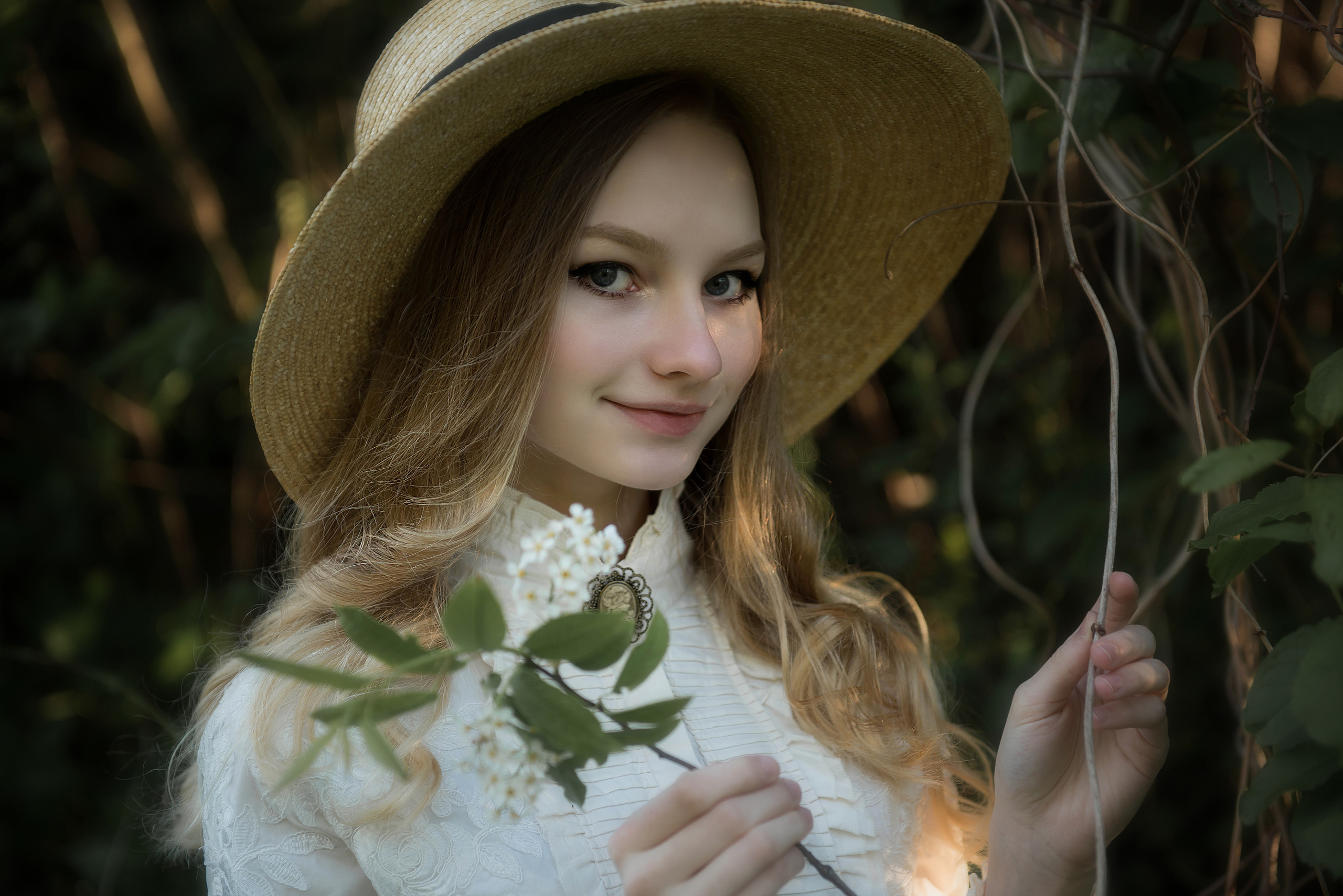 Творческая фотосессия в образе тургеневской девушки на природе Ярославль