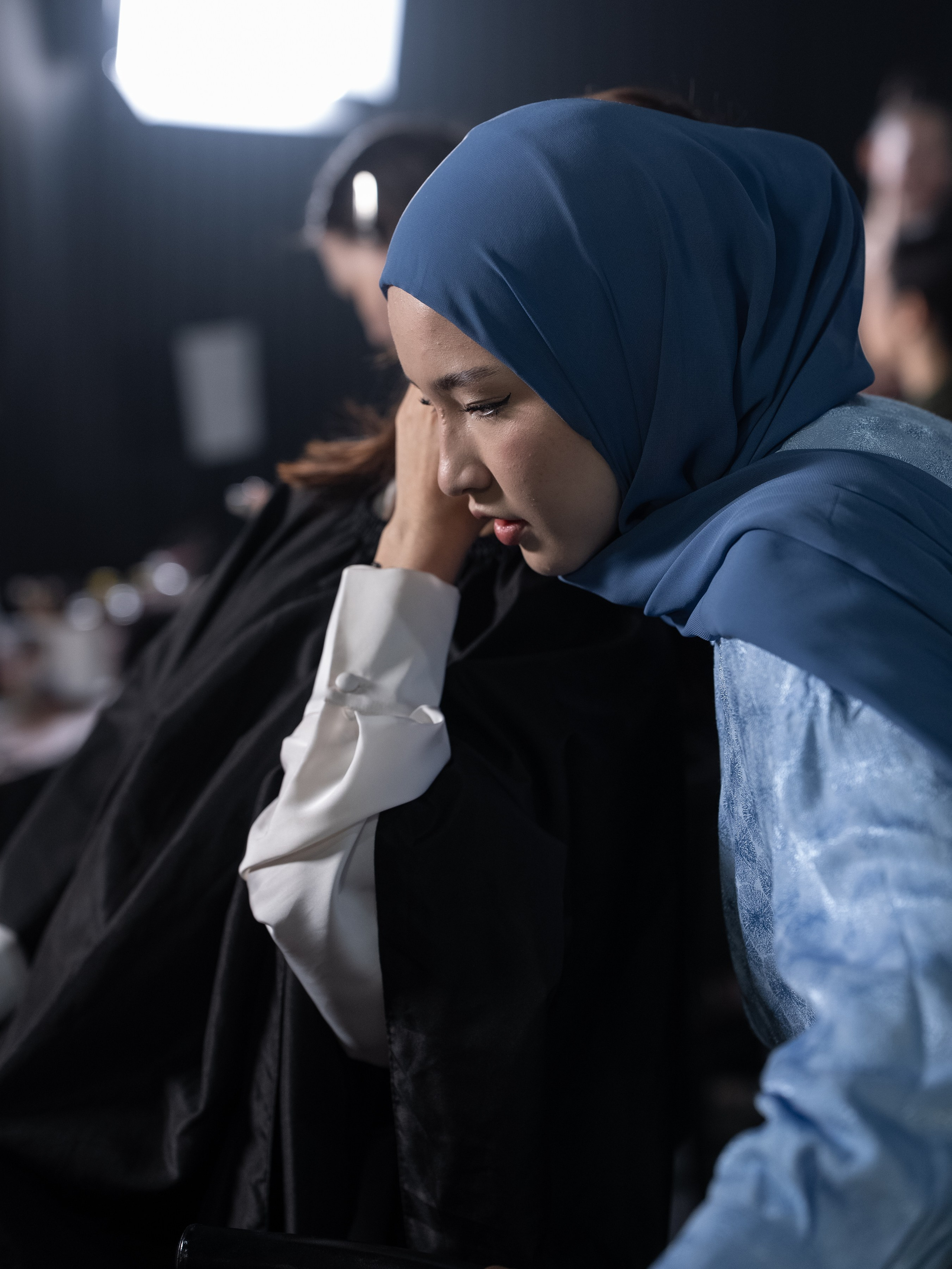 Visa Fashion Week Pre-Fall 2026 April BackStage Day 1. Сайт Алматинского НЮ АРТ, будуар и фэшн фотографа Дениса Карпенко