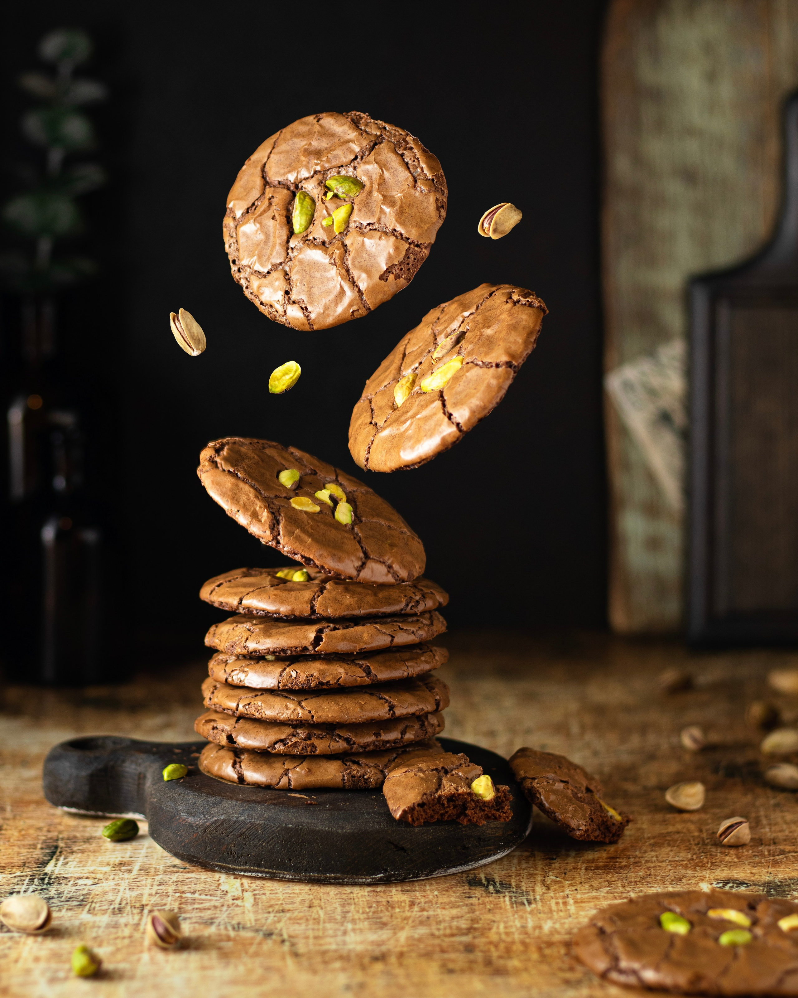 Левитация еды с шоколадным печеньем