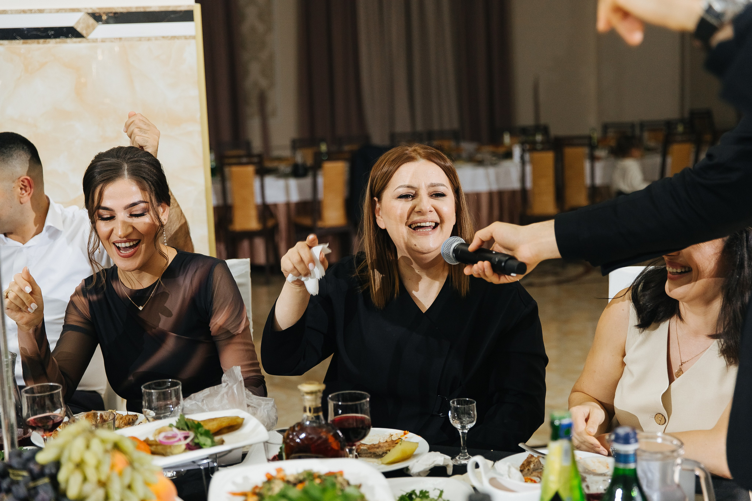 Ани и Назели. 35&5 День рождения, «Янтарь». Фотограф в Красноярске Надежда Воскресенская