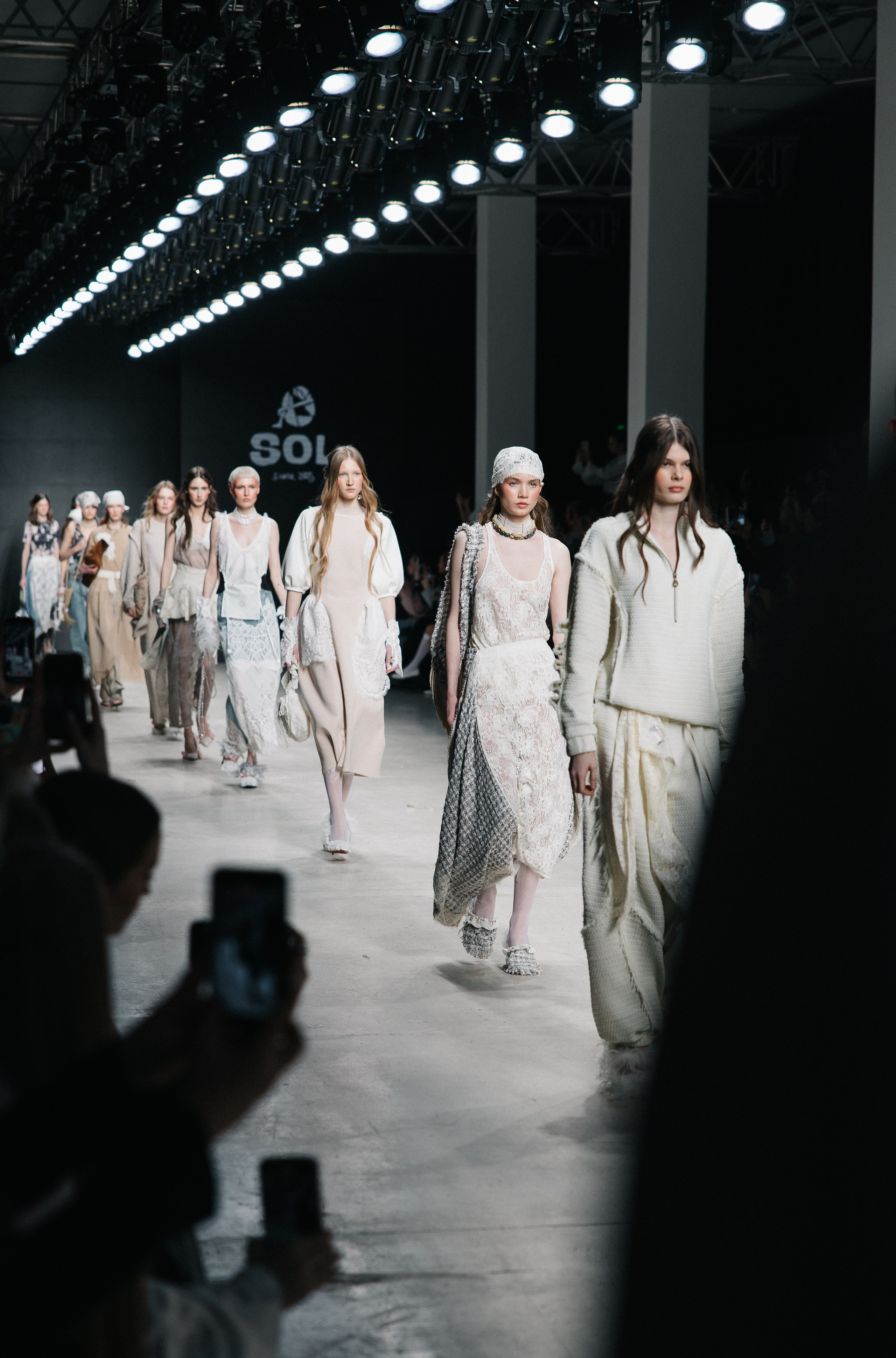 Бэкстейдж съемки на неделе моды. Репортажный фотограф Катерина Гилс Москва