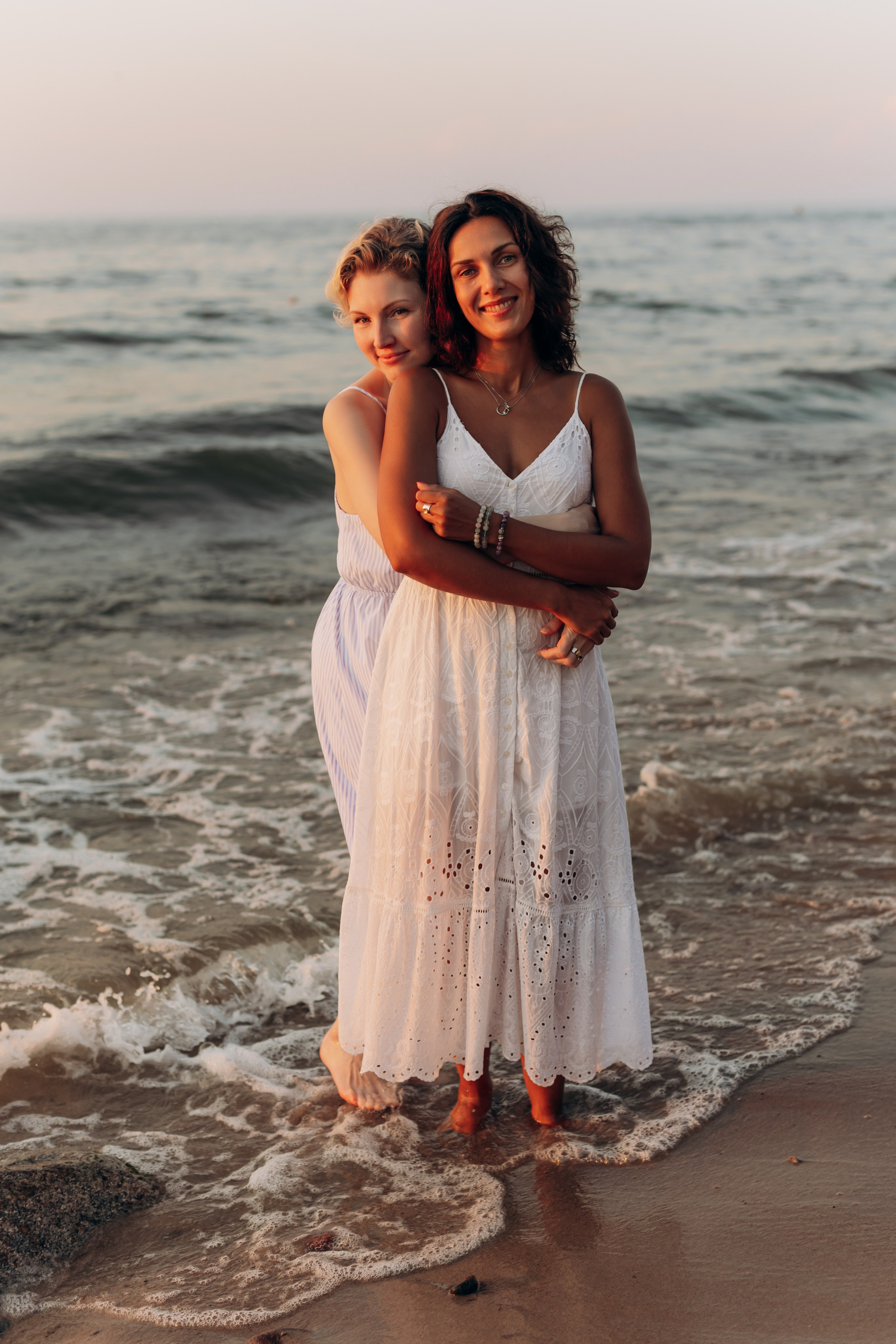 Подруги Пионеский Сосновый бор закат. Фотограф в Калининграде свадебная фотография, репортажная, фотосессии