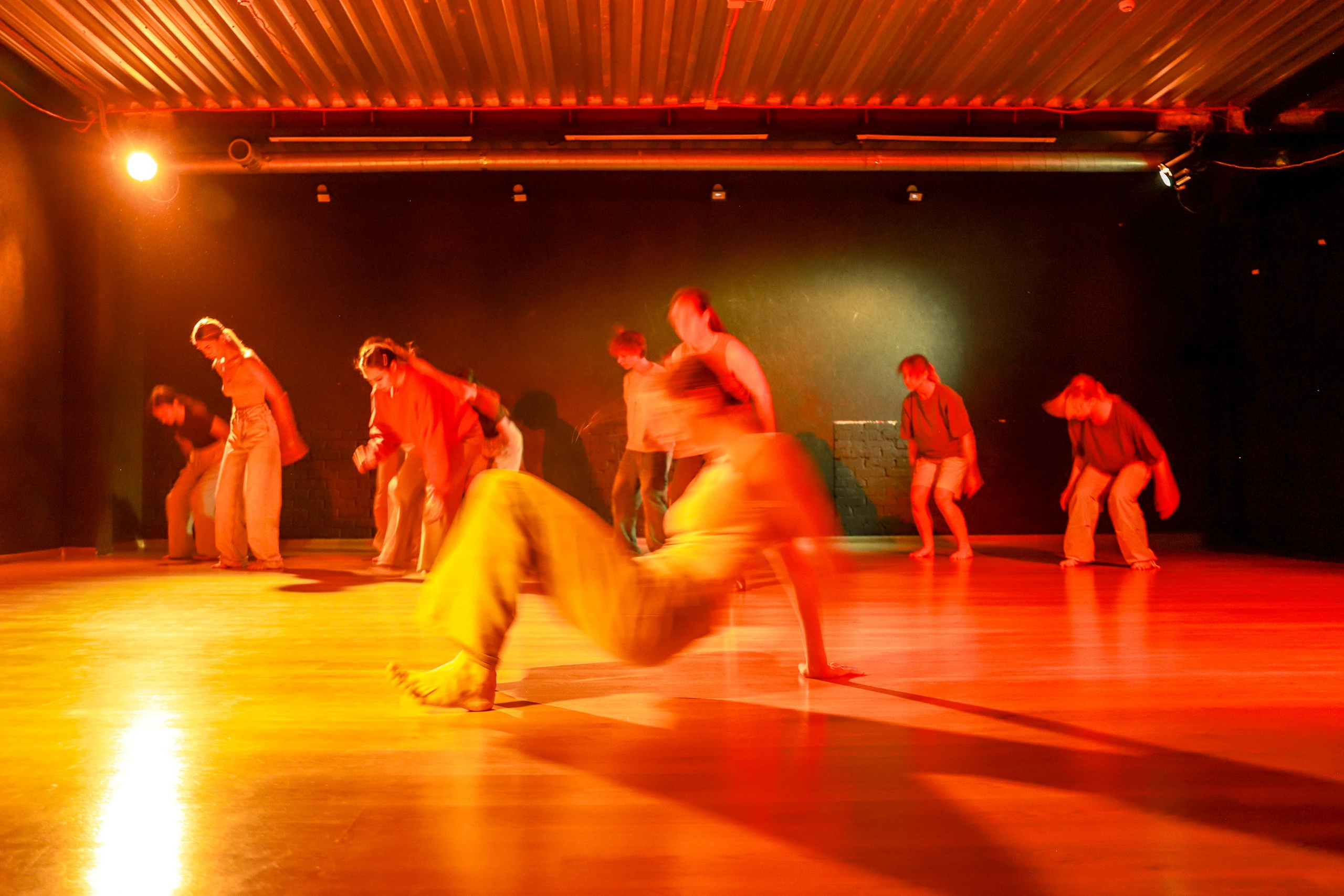 Современный показ Подземка. Небесные ласточки. Фотограф Юлия Мальцева