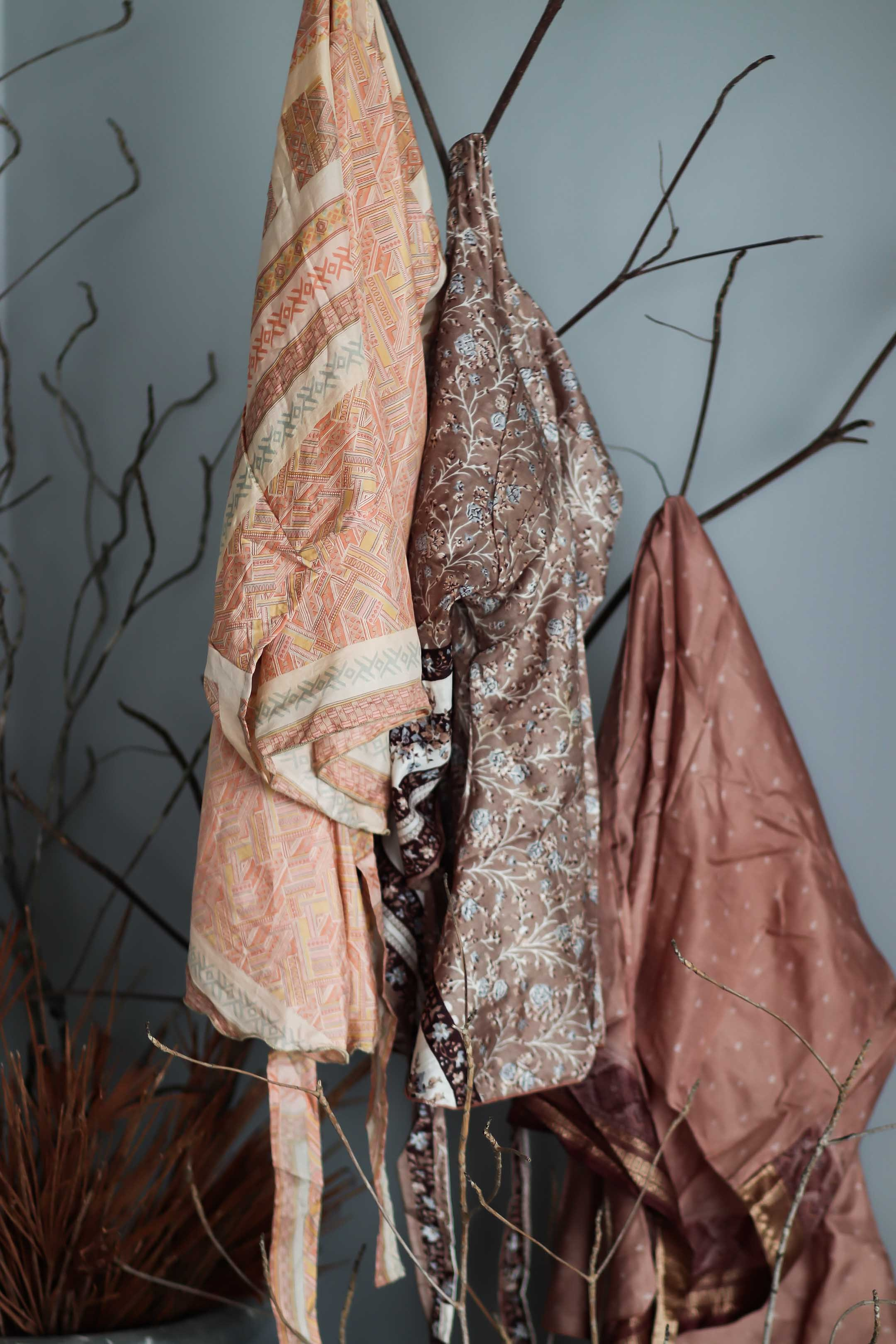 Коллекция купальников бикини. Фотограф на Шри-Ланке