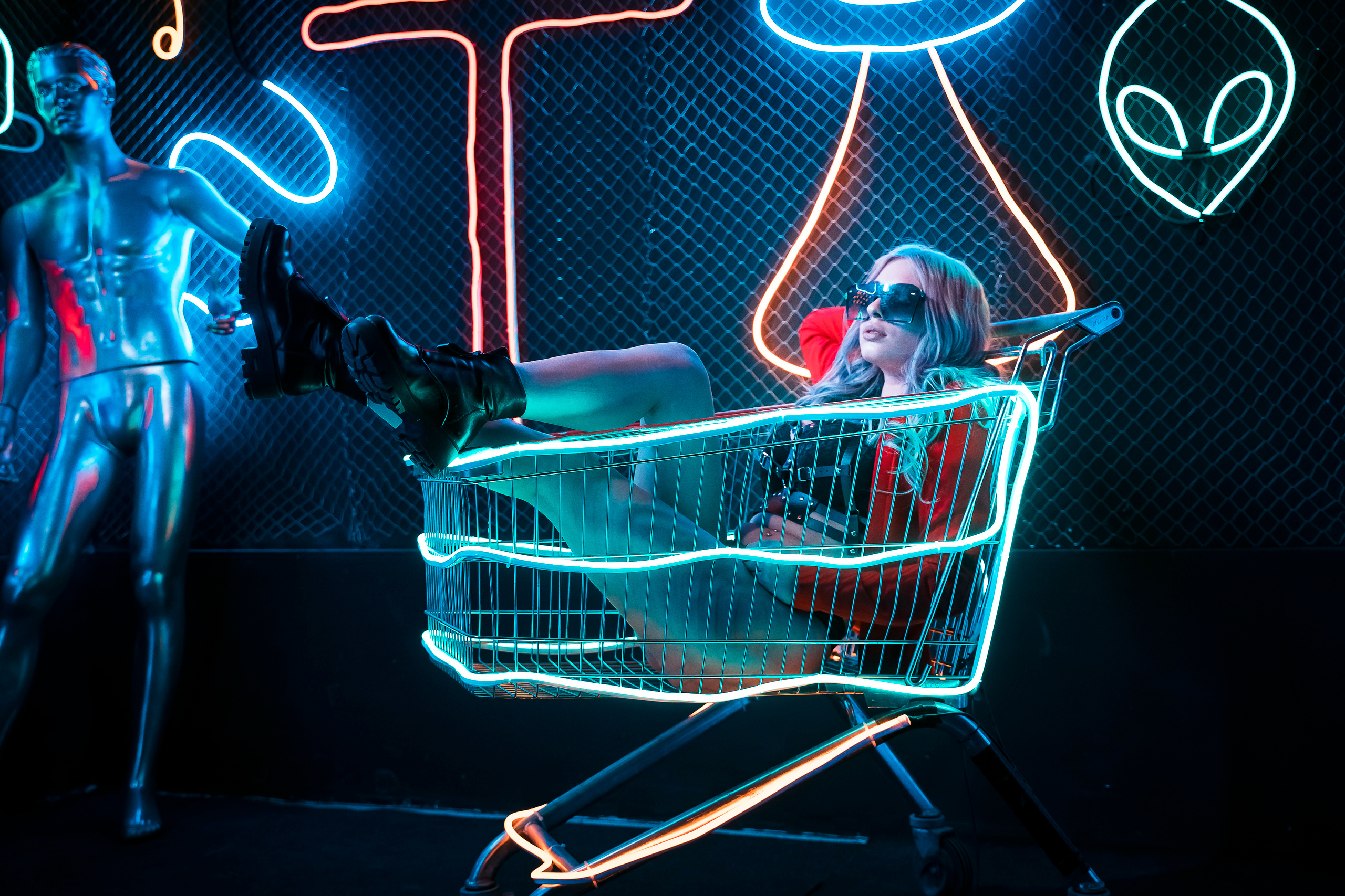 Неоновая рапсодия. Фотограф в Уфе, индивидуальный, жанровый, бизнес портрет, семейные фот