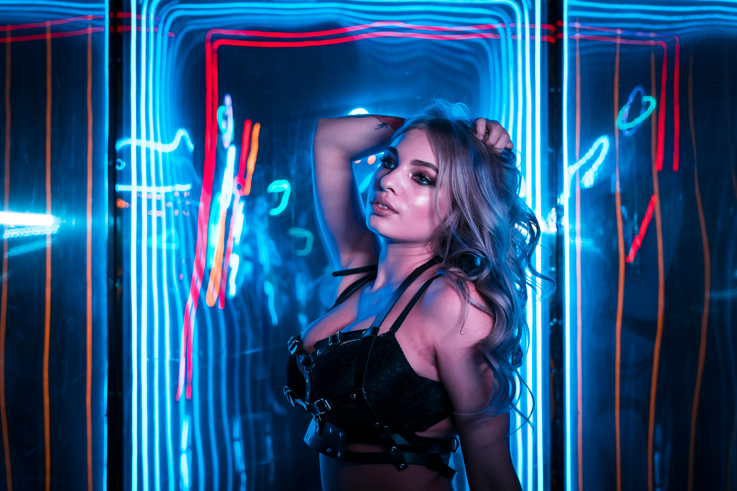 Неоновая рапсодия. Фотограф в Уфе, индивидуальный, жанровый, бизнес портрет, семейные фот