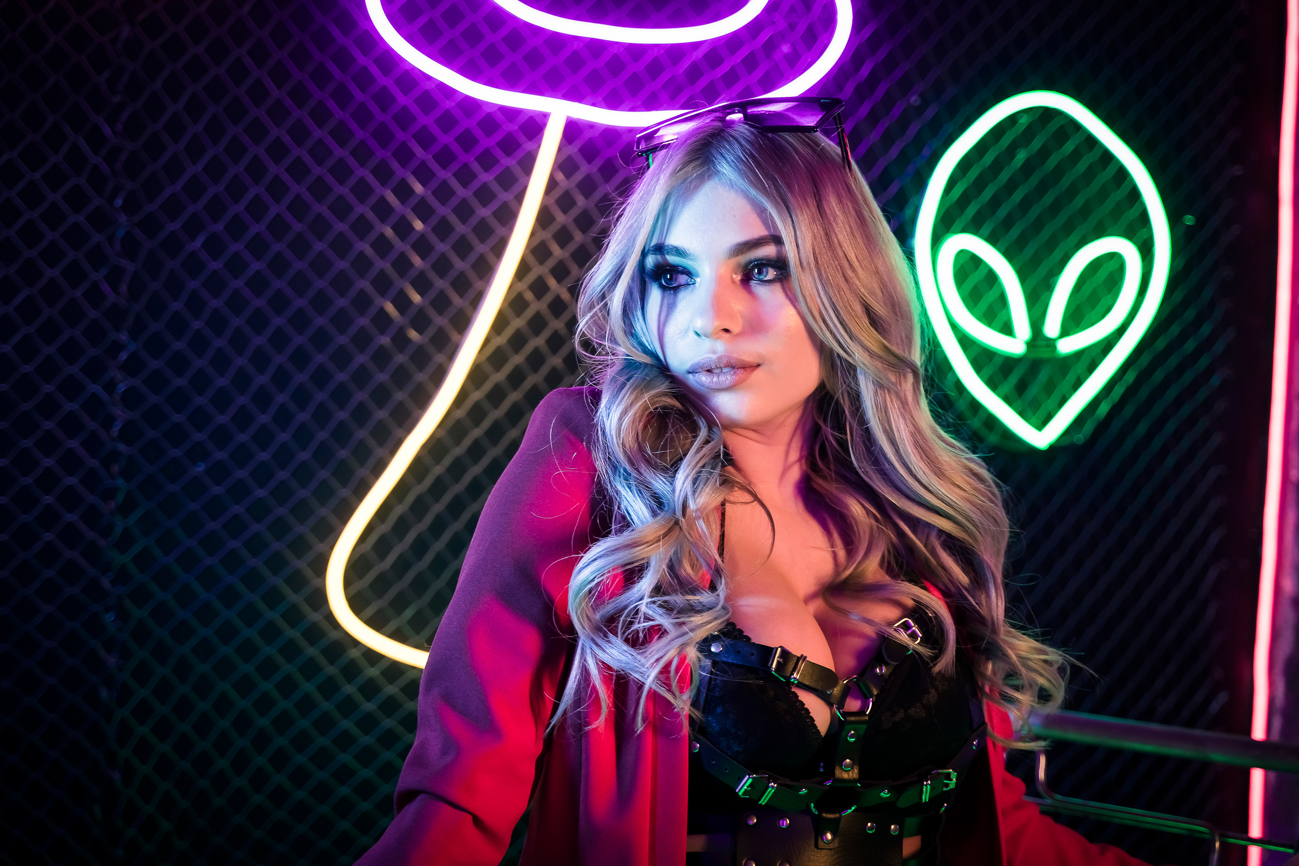 Неоновая рапсодия. Фотограф в Уфе, индивидуальный, жанровый, бизнес портрет, семейные фот