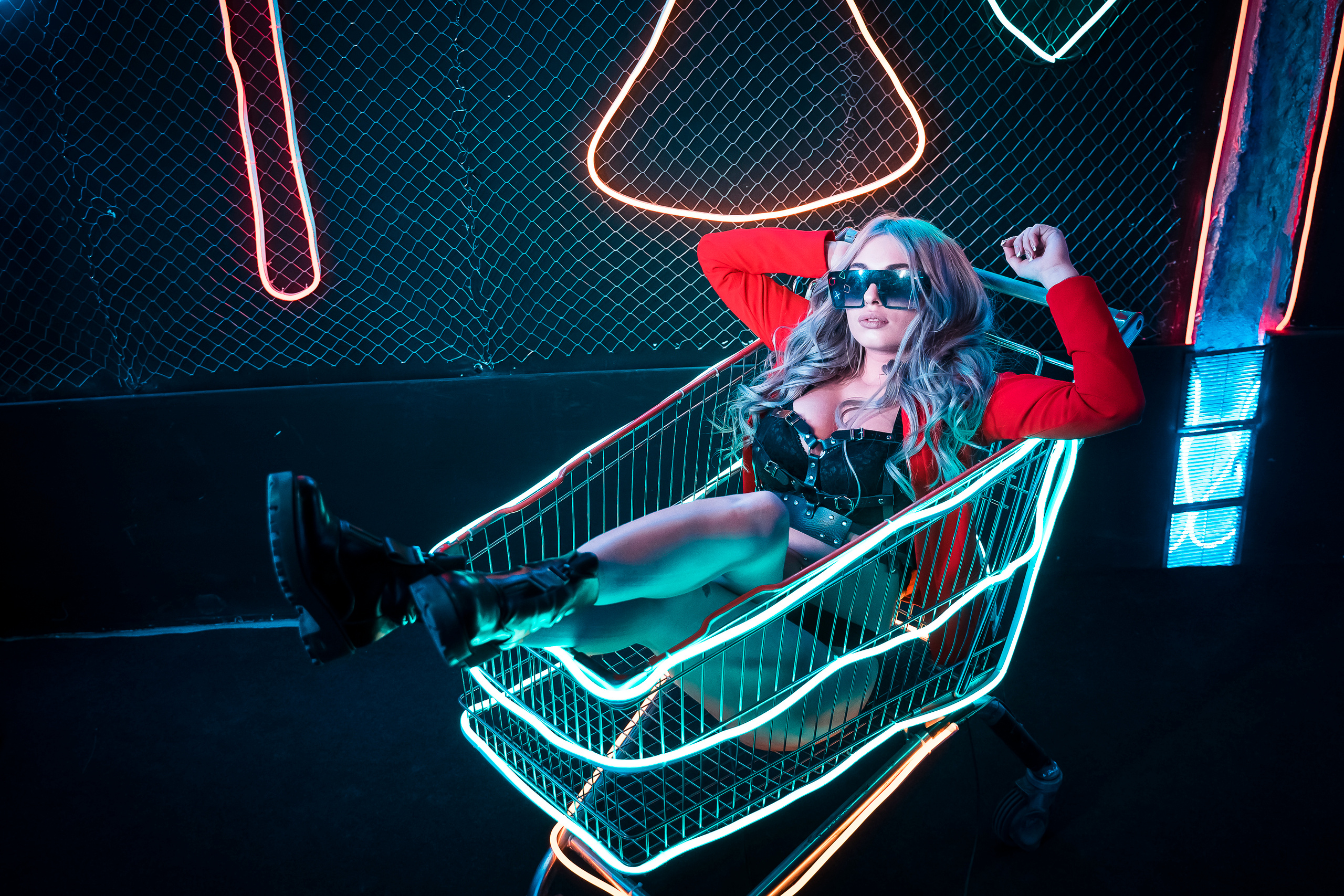 Неоновая рапсодия. Фотограф в Уфе, индивидуальный, жанровый, бизнес портрет, семейные фот