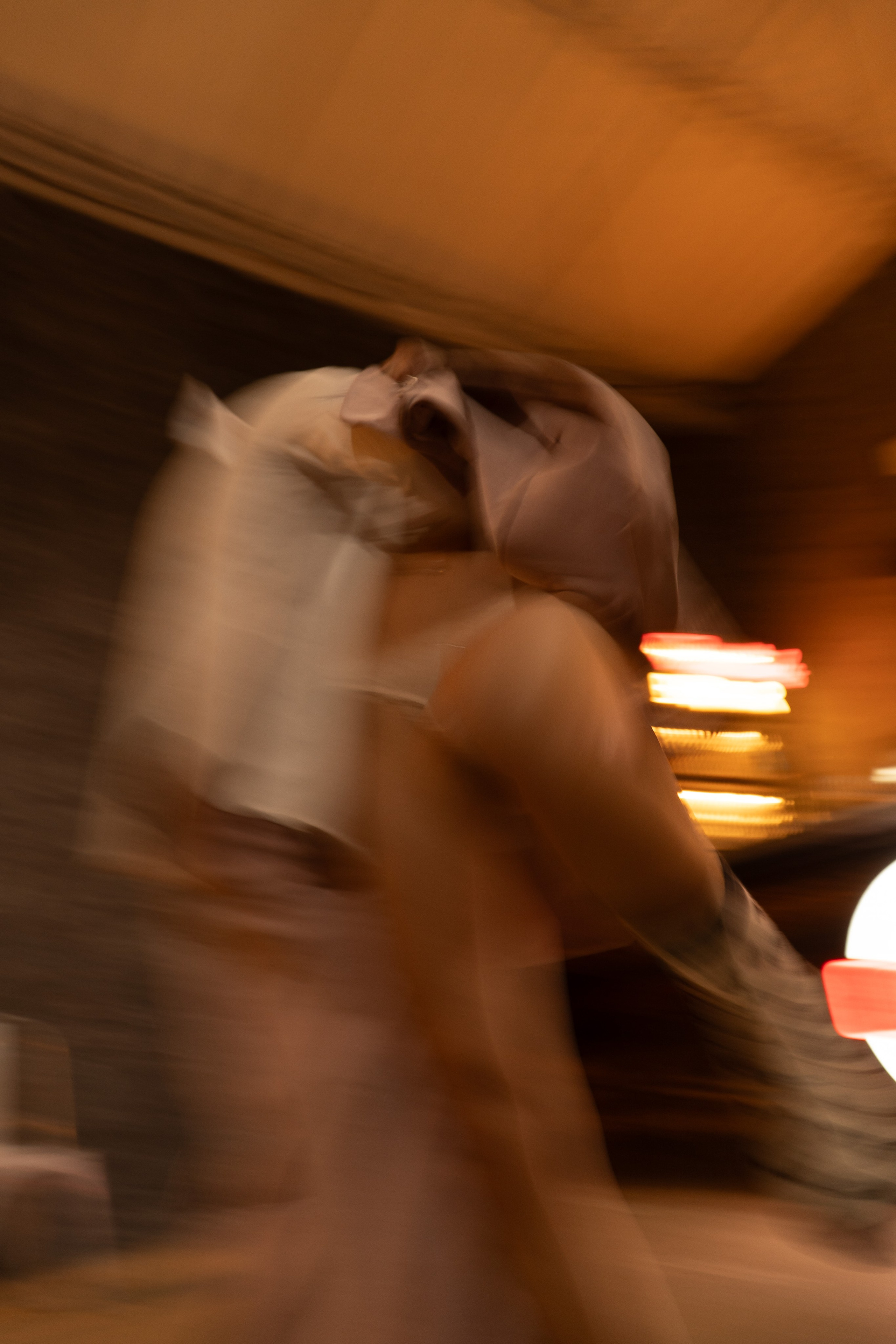 «The kitchen». Wedding Photographer in Barcelona and Medellin