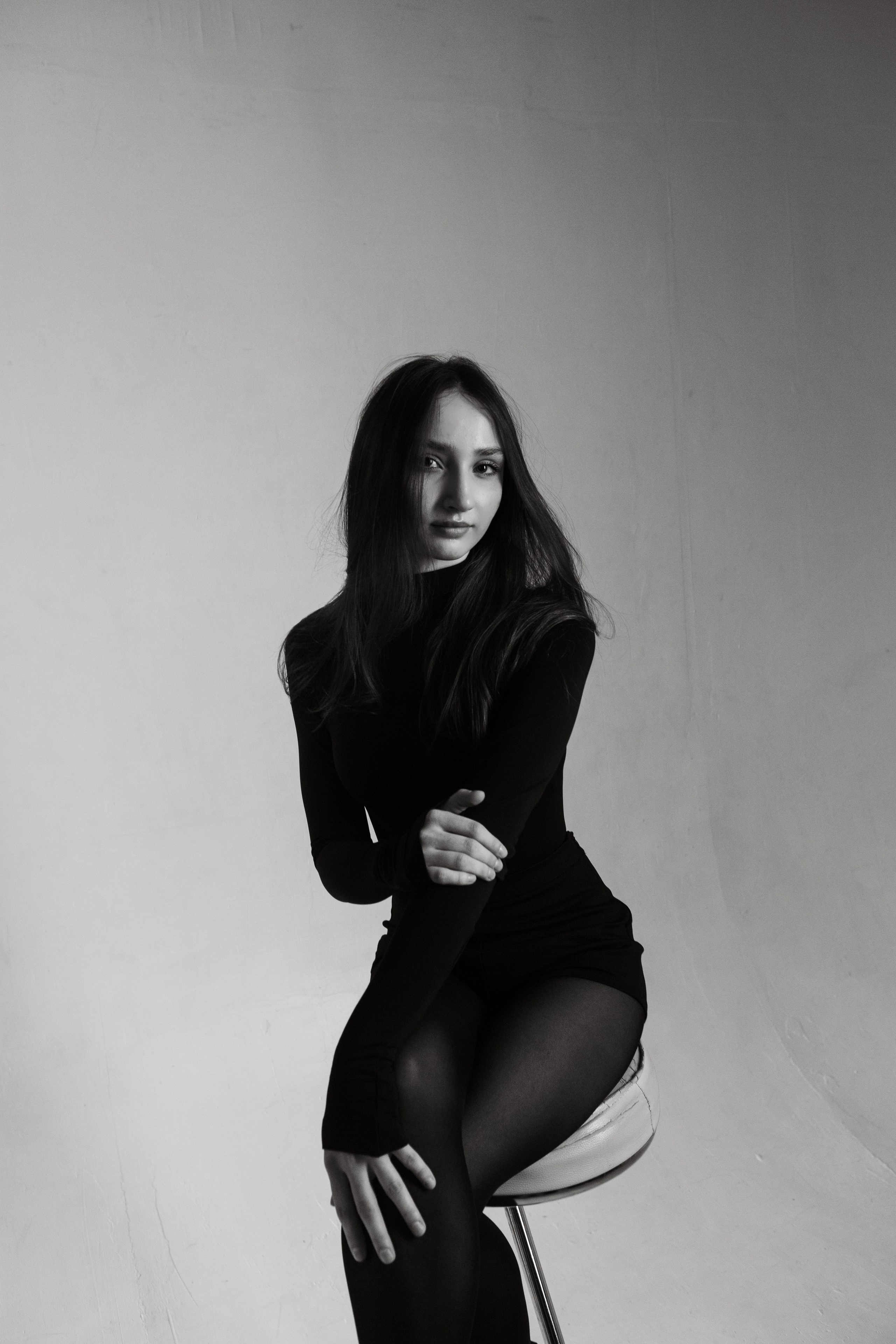 студийная фотосессия для девушки в чб спб