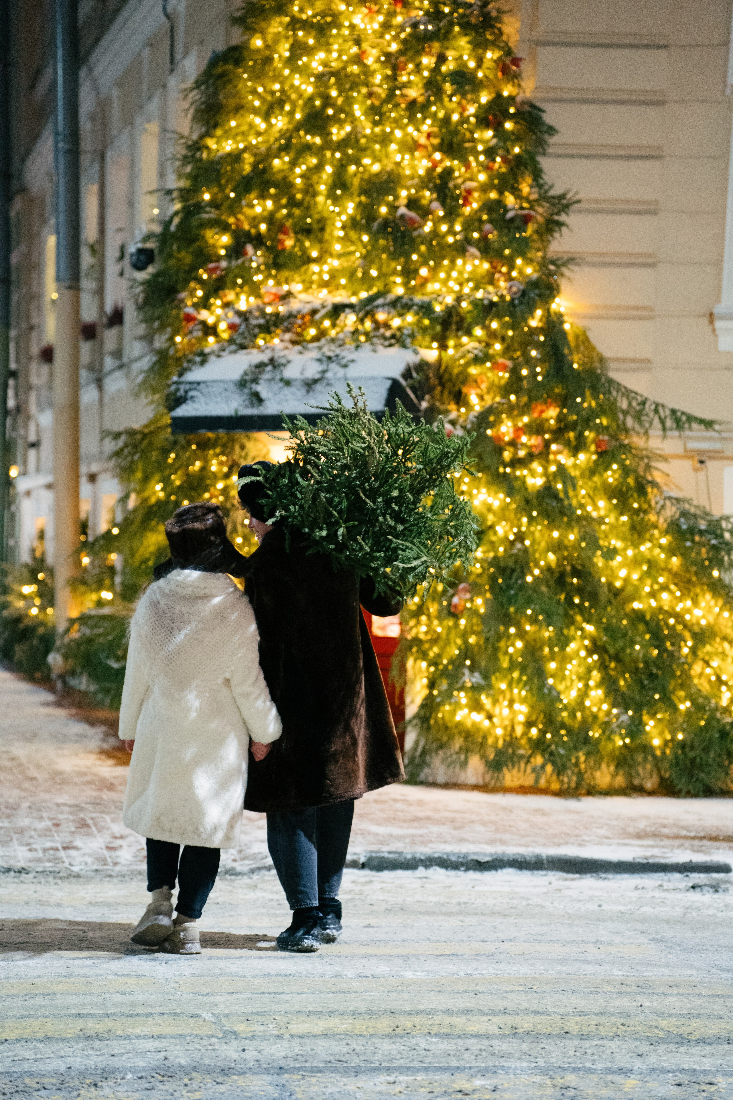 НОВОГОДНЯЯ ПРОГУЛКА ПАРЫ ПО ЧЕРНЫШЕВСКОЙ ПЕРЕД НОВЫМ ГОДОМ. Профессиональный фотограф, Санкт-Петербург — Виктория Богомолова