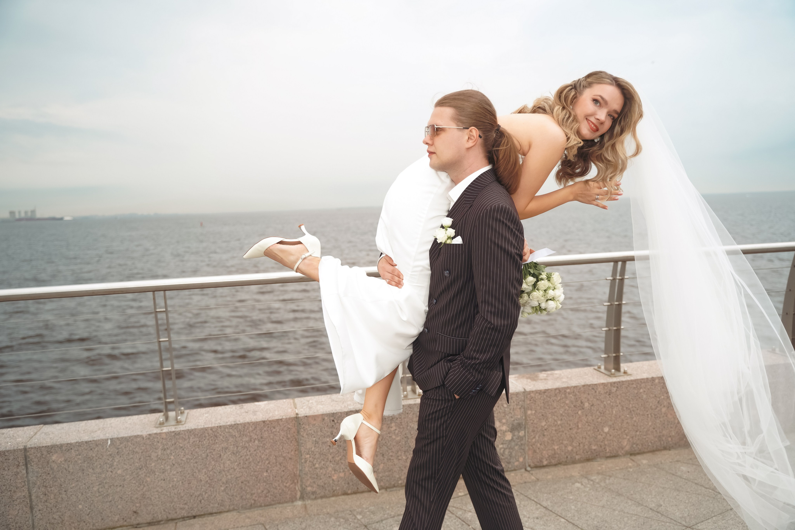 Минимализм на Лахте. Анна и Дмитрий. Professional photoartist in St. Petersburg (wedding, reportage, portrait, model book, love story) Alexander Shvedov