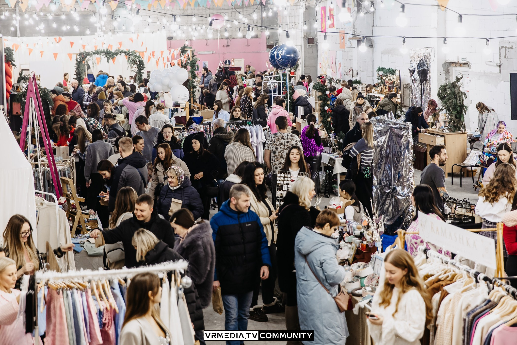 Традиционный рождественский базар и Garage Sale