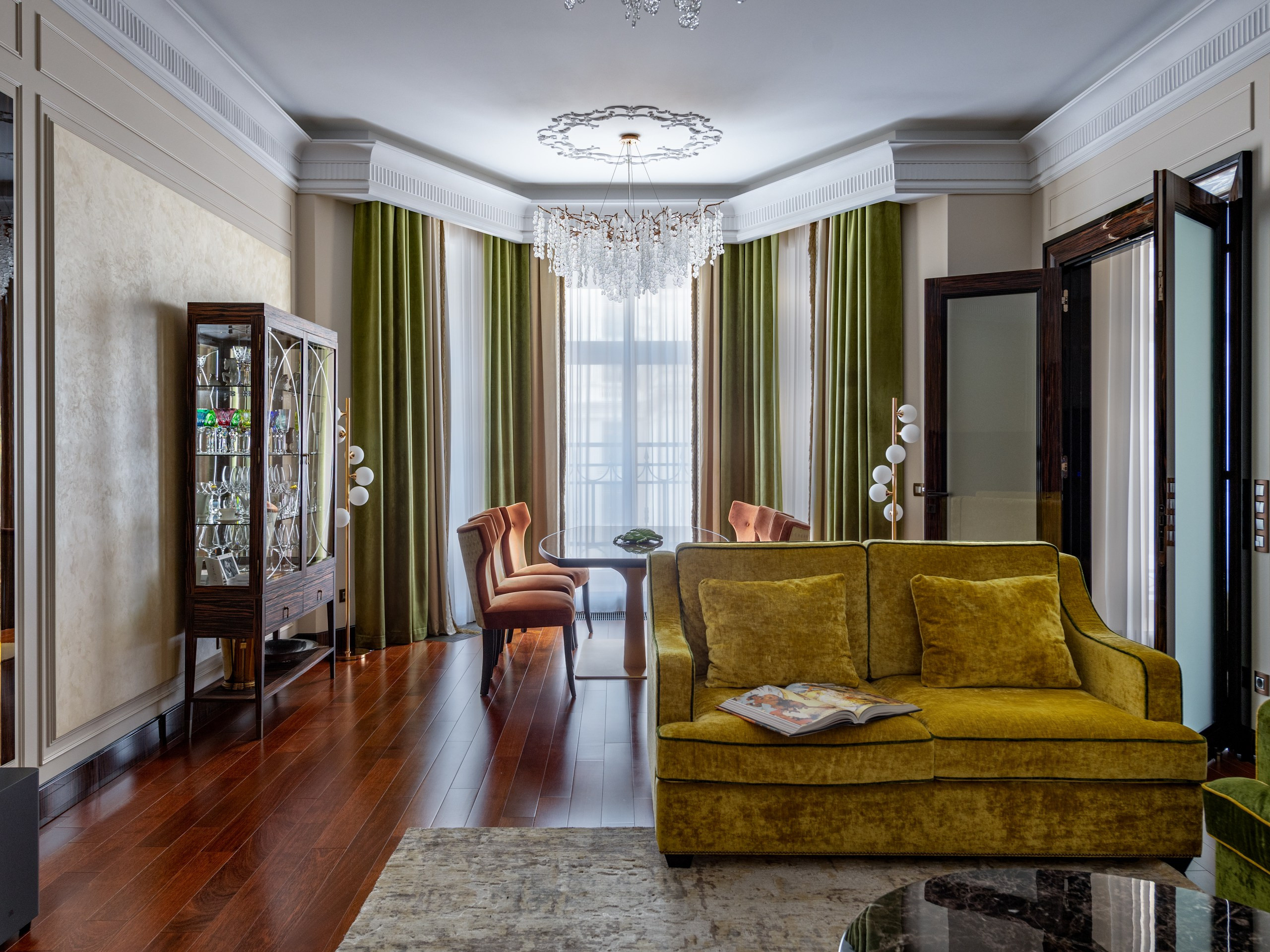 Дизайн и пошив штор на заказ в гостиной в Санкт-Петербурге