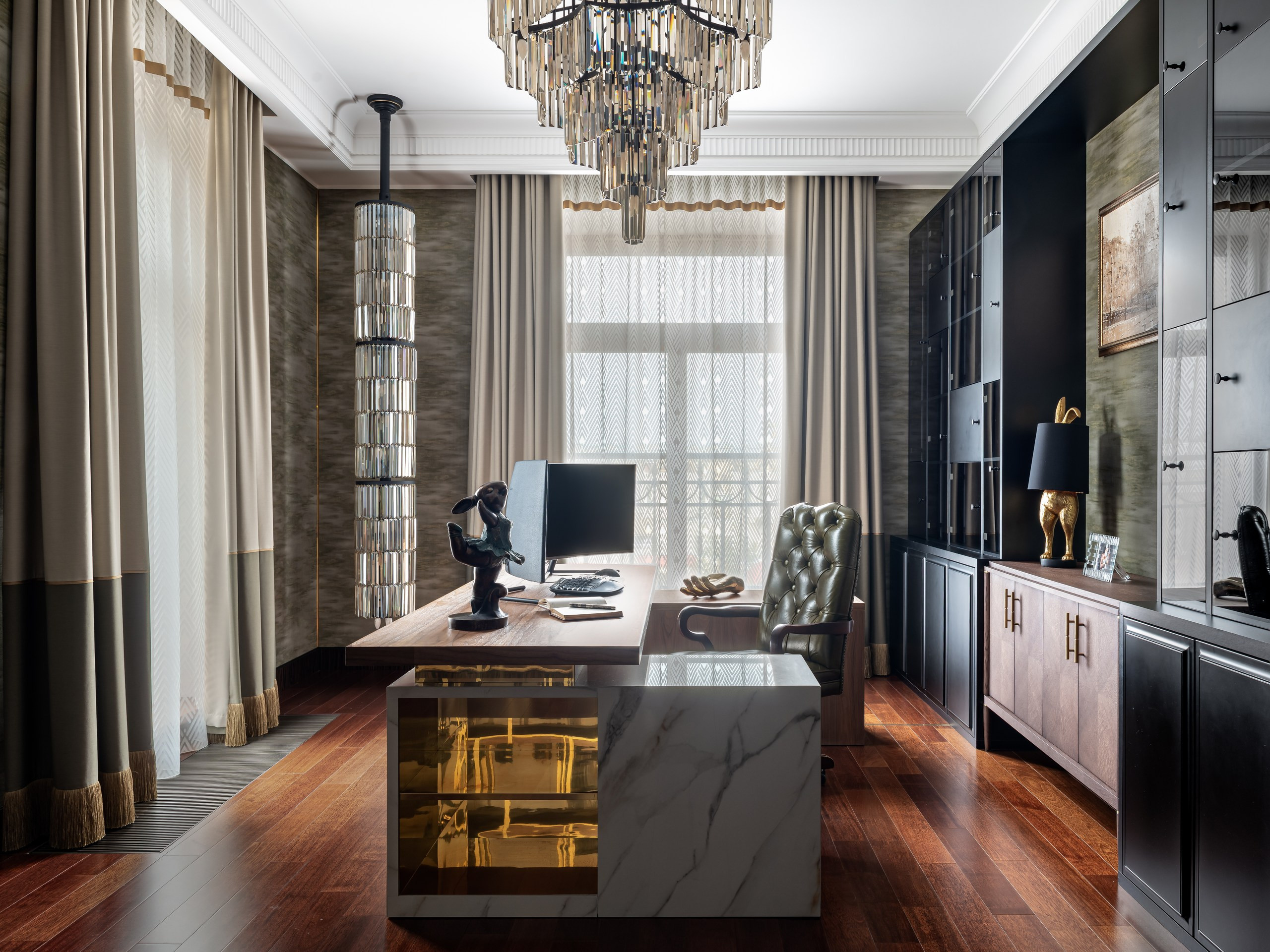 Интерьер кабинета с текстилем на заказ от дизайнера по шторам