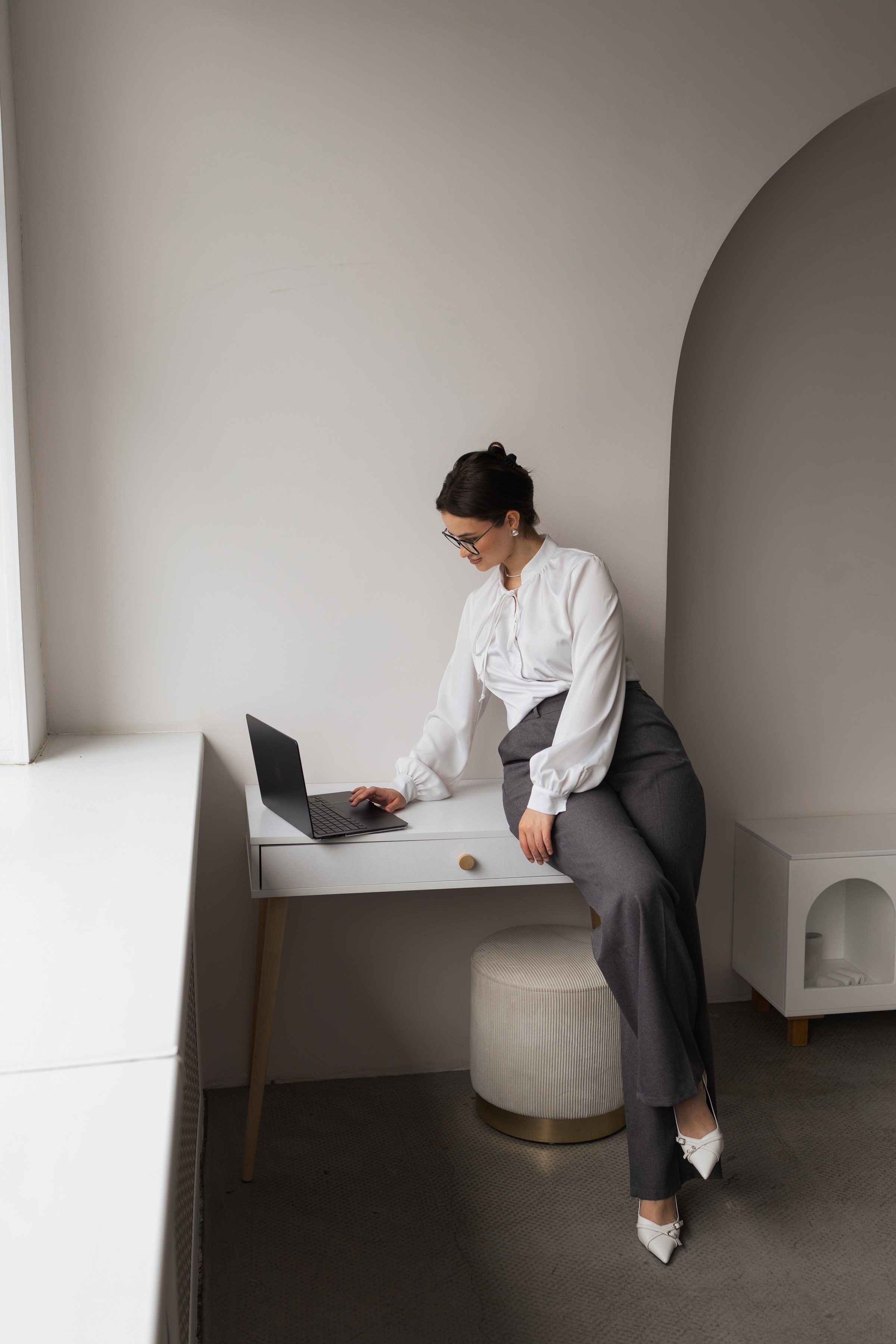 Деловой портрет. Портретный фотограф СПб, женский фотограф, минимализм и эстетика