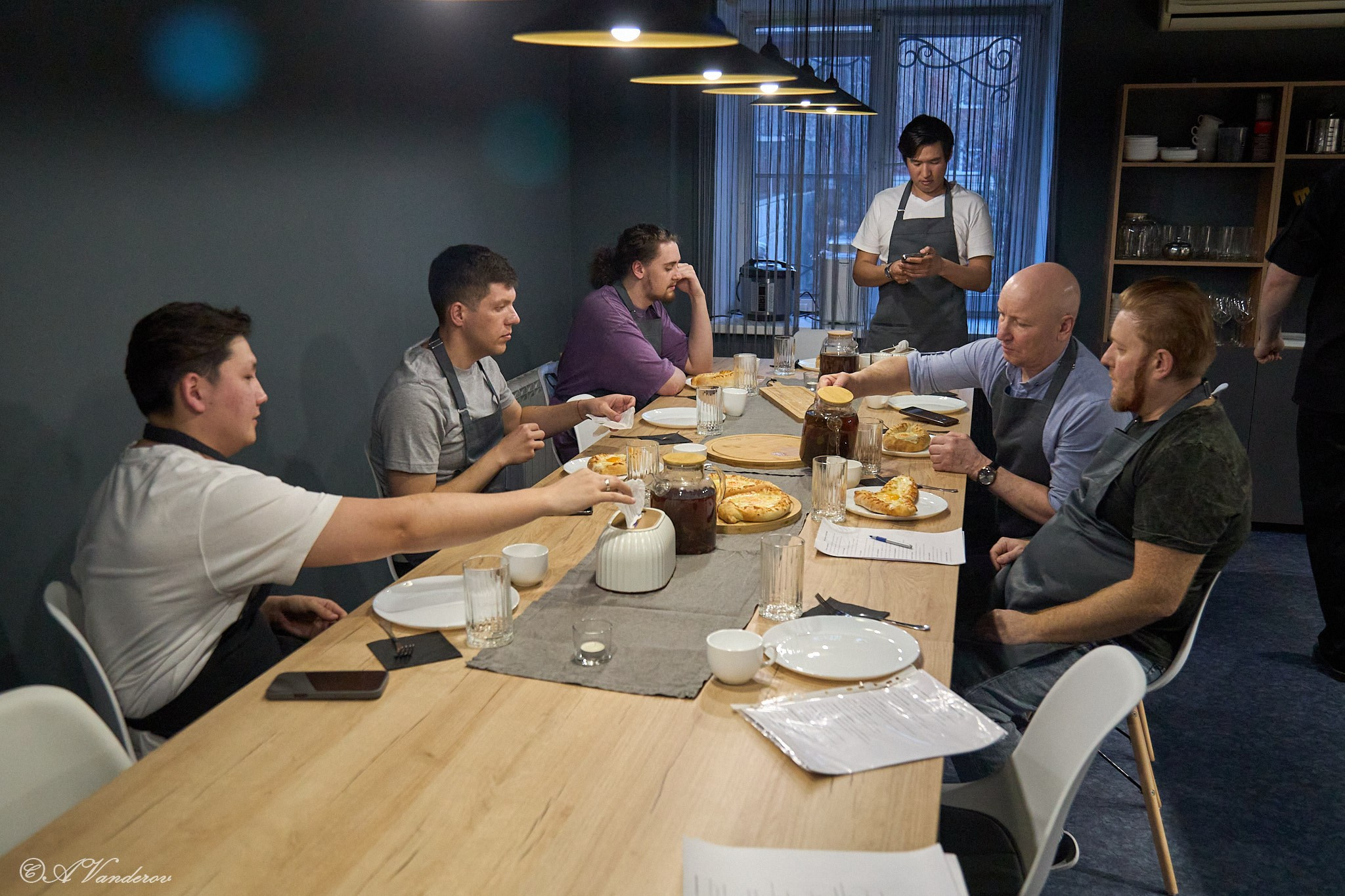Мужские разговоры на кухне 2. Фотограф Омск | Александр Вандеров