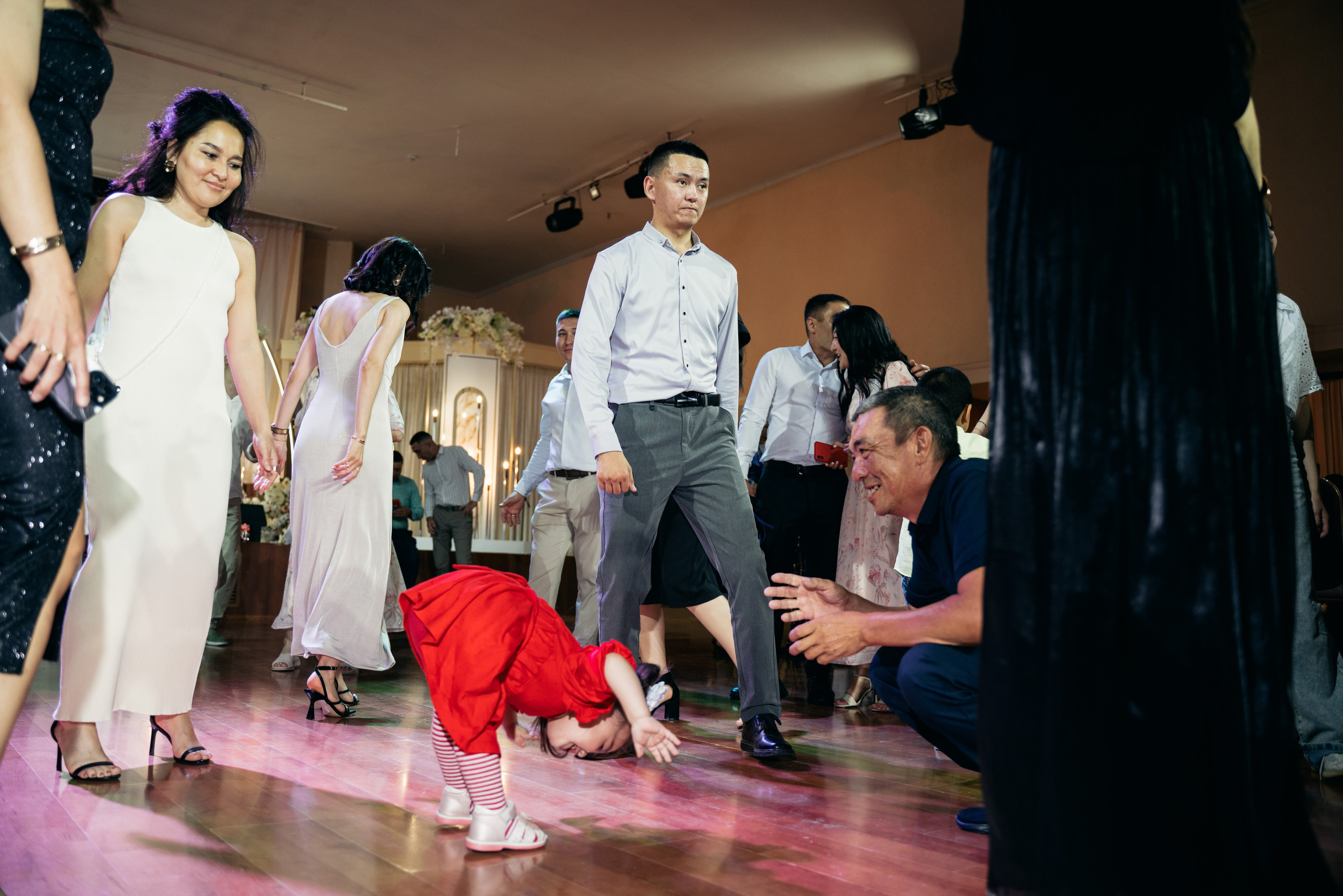 Ерлан и Айгера. Свадебный день. Отбор. ДК Орджоникидзе. Семейный и свадебный фотограф Молодзяновская Елена