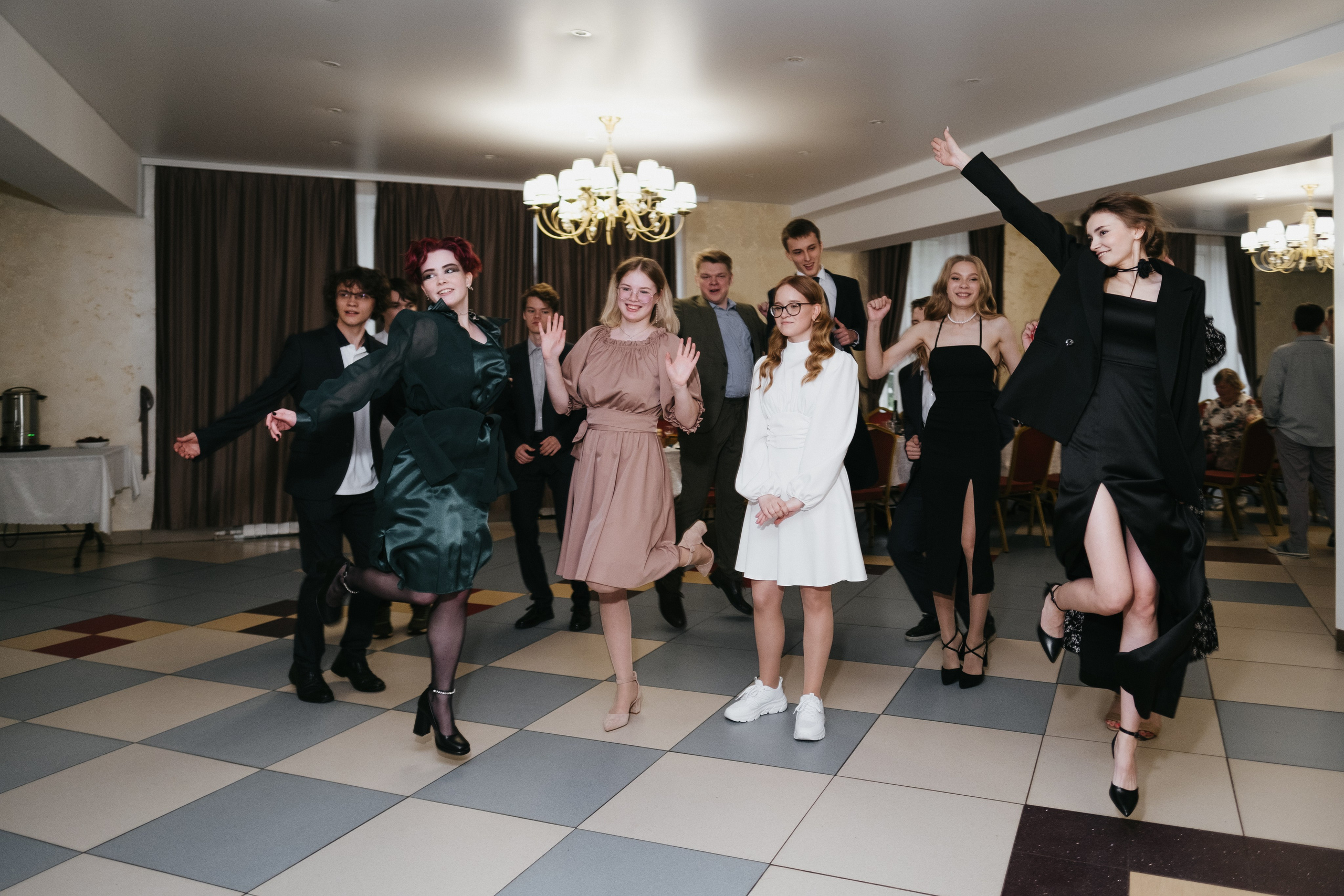 Выпускной 11 класс школы № 30. Свадебный и репортажной фотограф Денис Ожигин в Краснодаре и Краснодарском крае