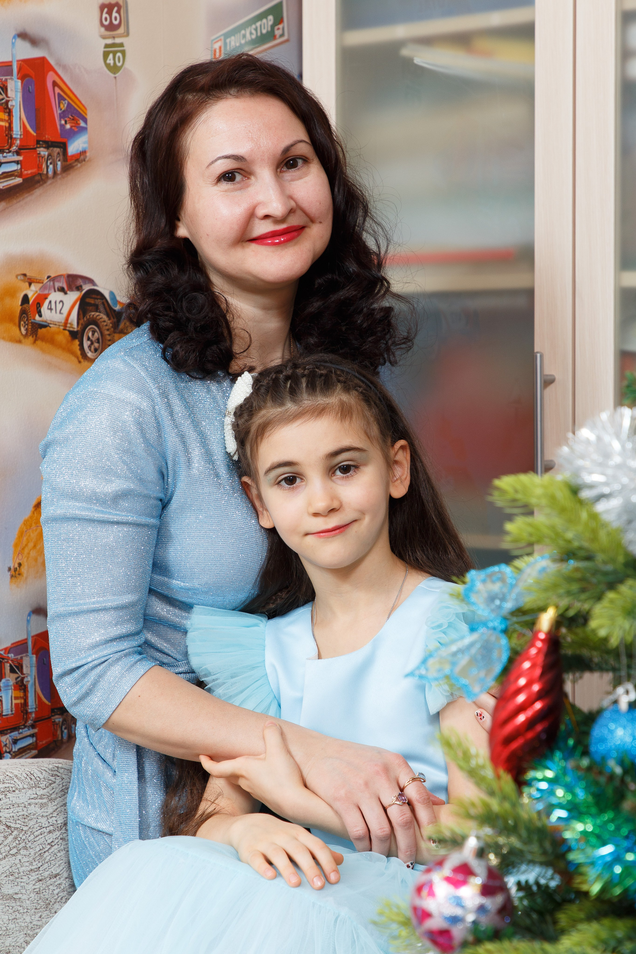 Юля Сергей Настя Олег и Серёжка ч.2. Школьные выпускные альбомы в Москве Марина Николаева