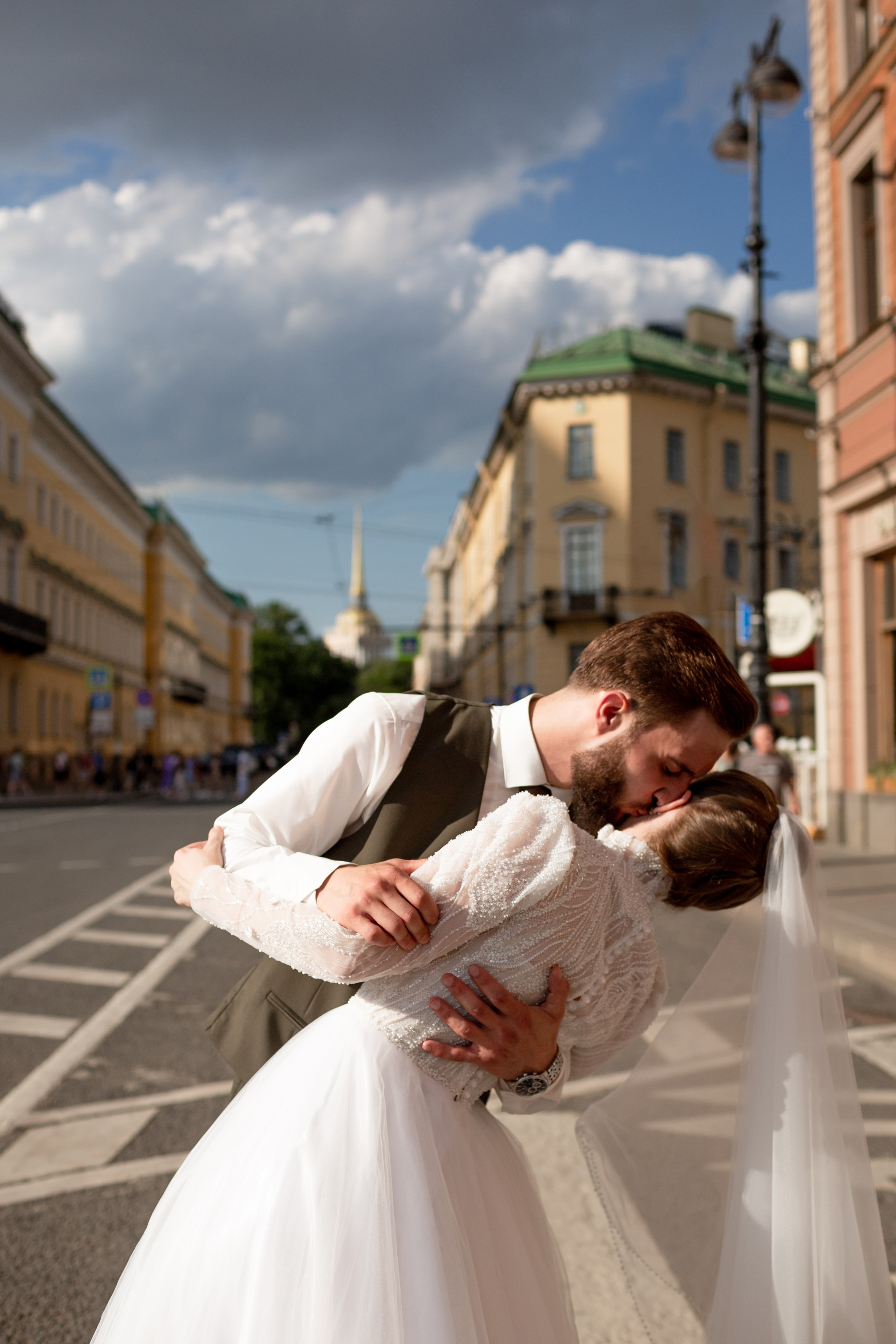 Свадебная фотопрогулка в Петербурге. Свадебный фотограф Кирилл Белый