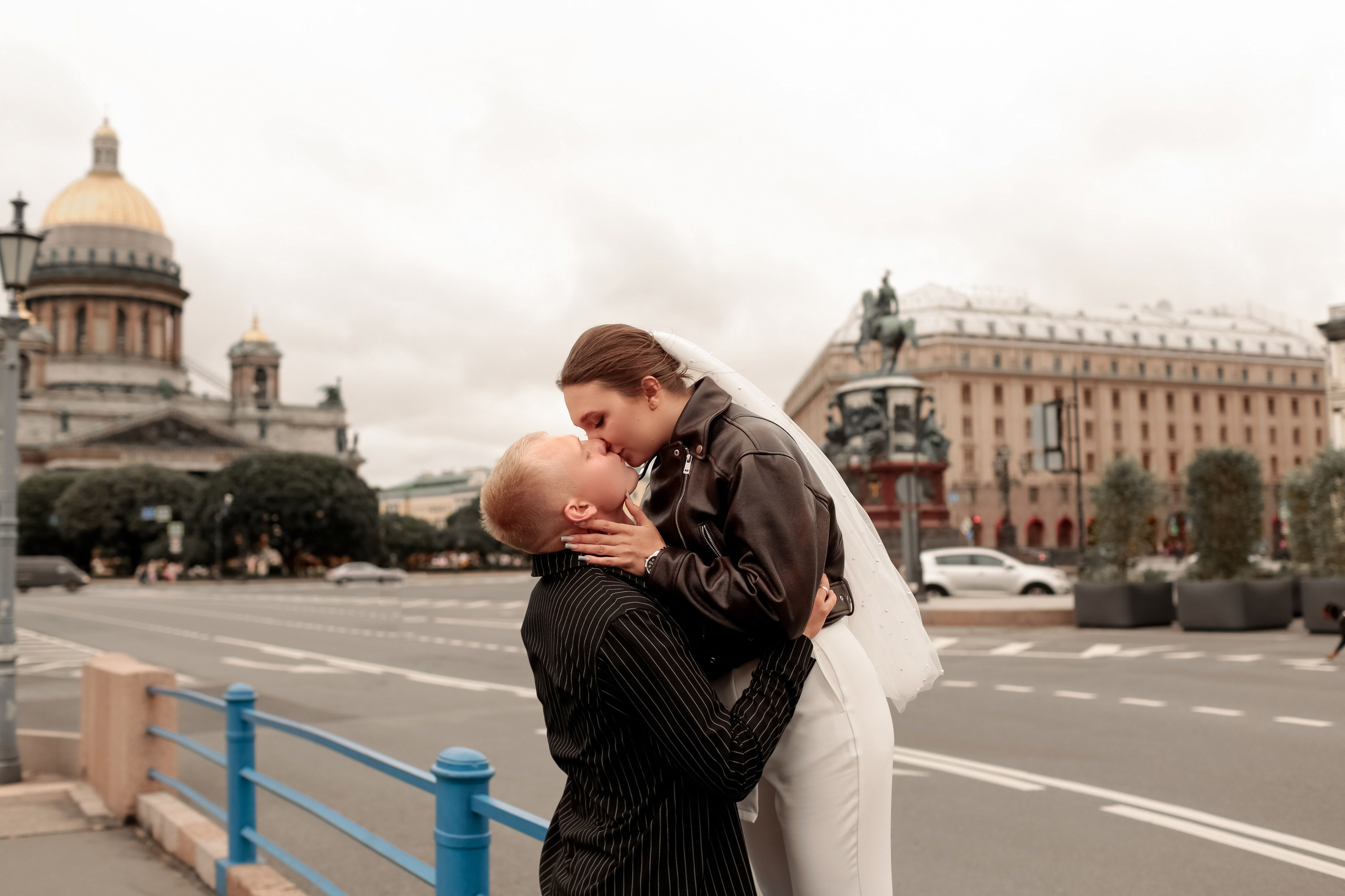Свадебная фотосессия в центре Петербурга. Свадебный фотограф Кирилл Белый