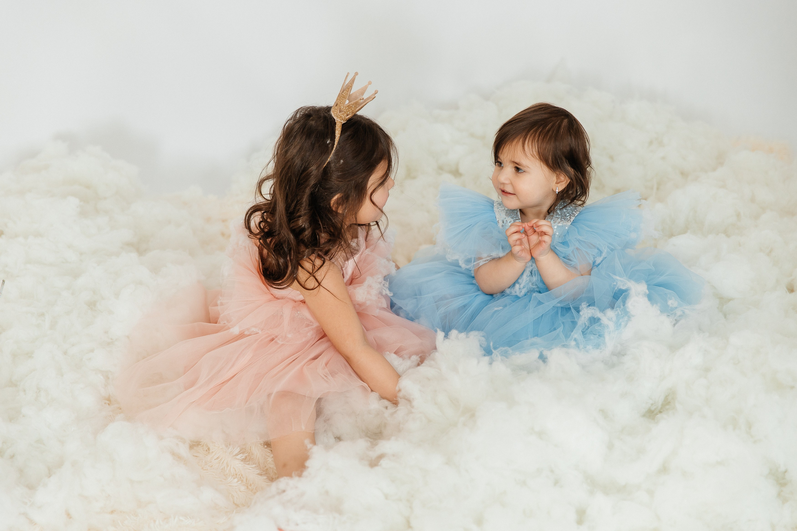 Маюша и Милаша в облаках. Воронистая Анастасия. Фотограф Якутия, Томпонский район