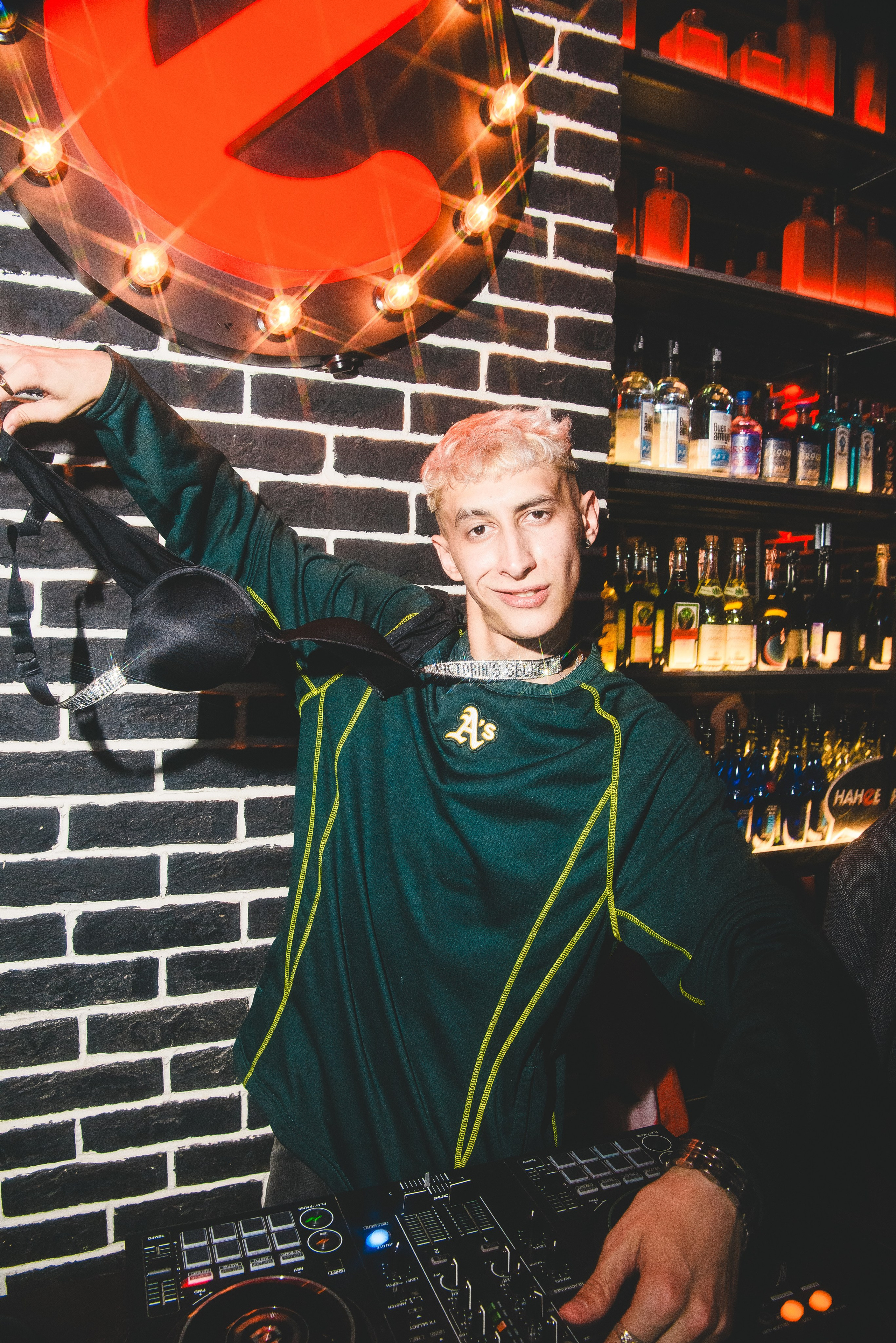 Фотоотчёты о вечеринках для НеБар Волгоград. Или стиль «пьяный фотограф». Фотограф в Волгограде и Волжском Александр Горбань