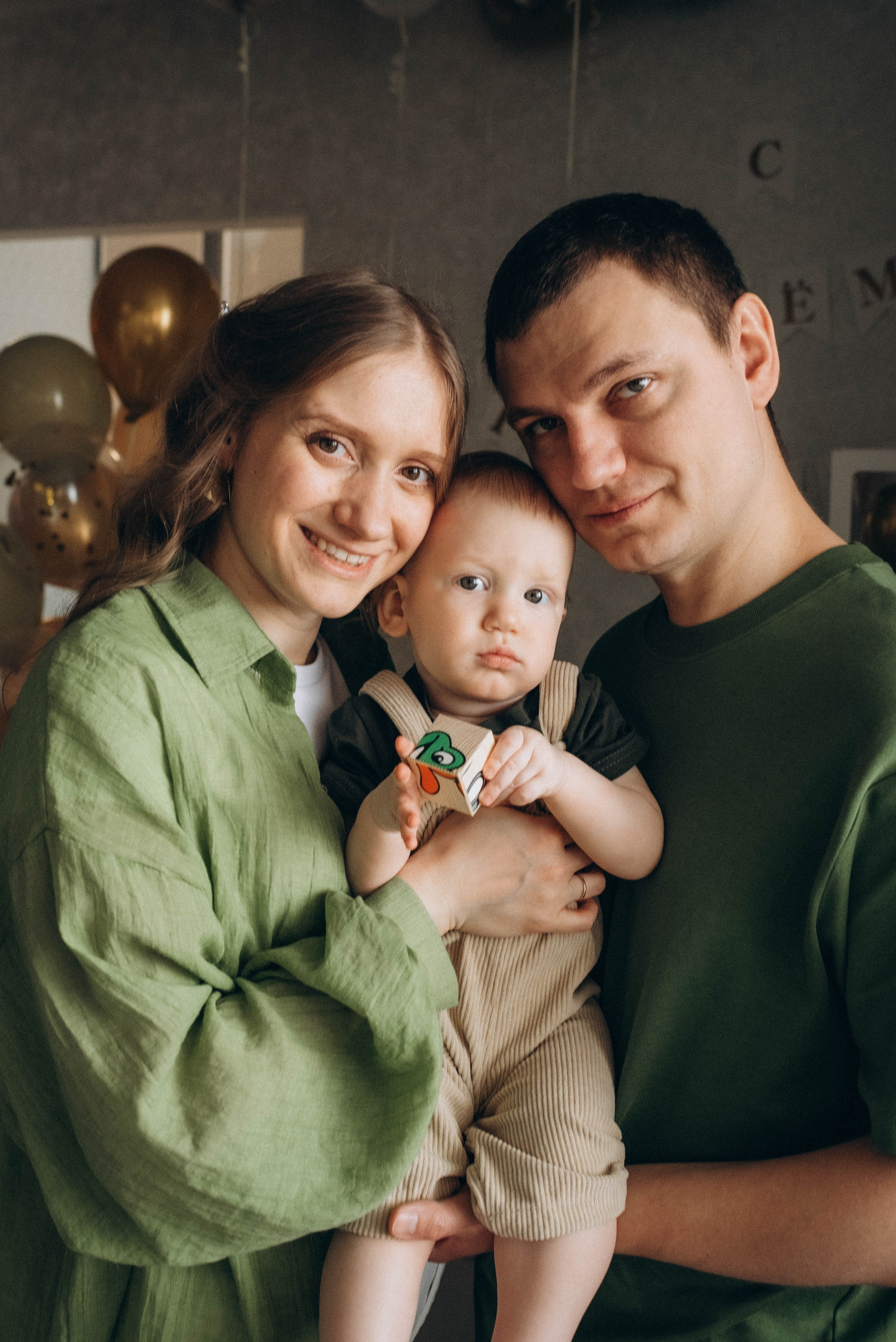 Семейная фотосессия ко дню рождения малыша. Семейный фотограф в Железнодорожном Масаева Елена