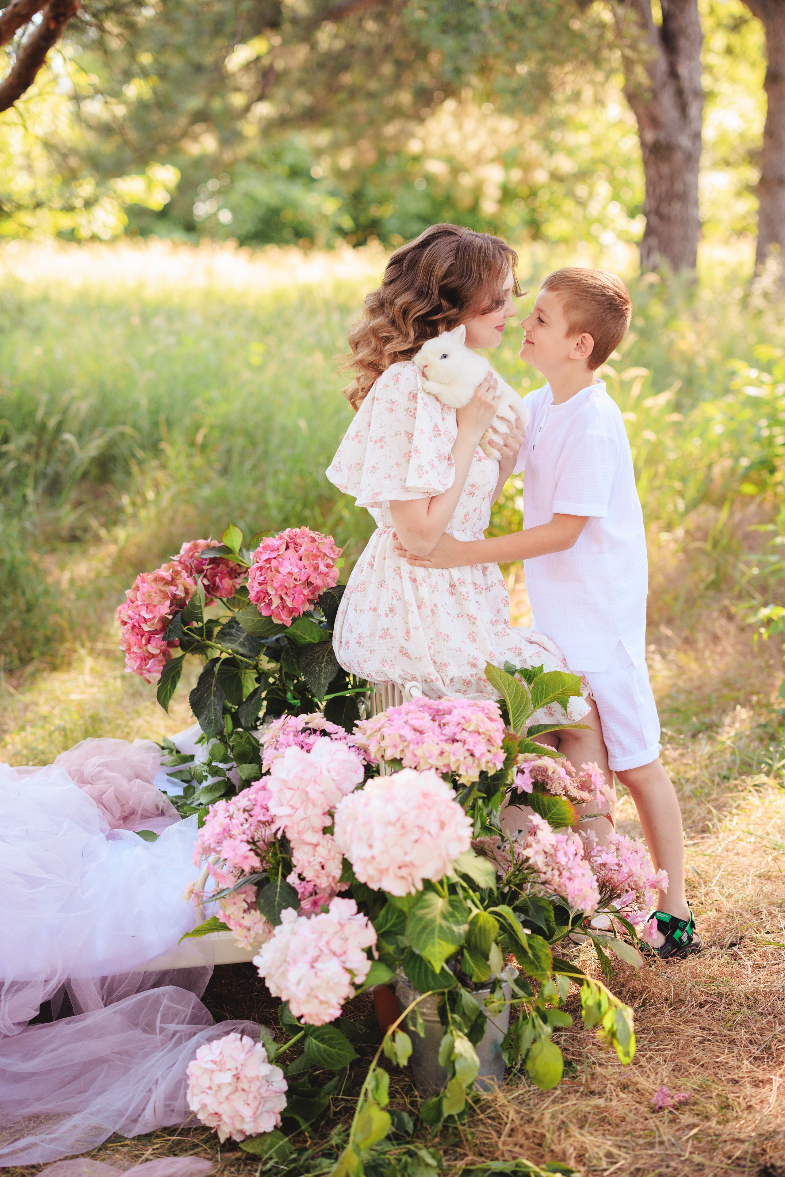 Цветочная кровать с кроликами. Семейный и детский фотограф в Краснодаре Анна Трашкова