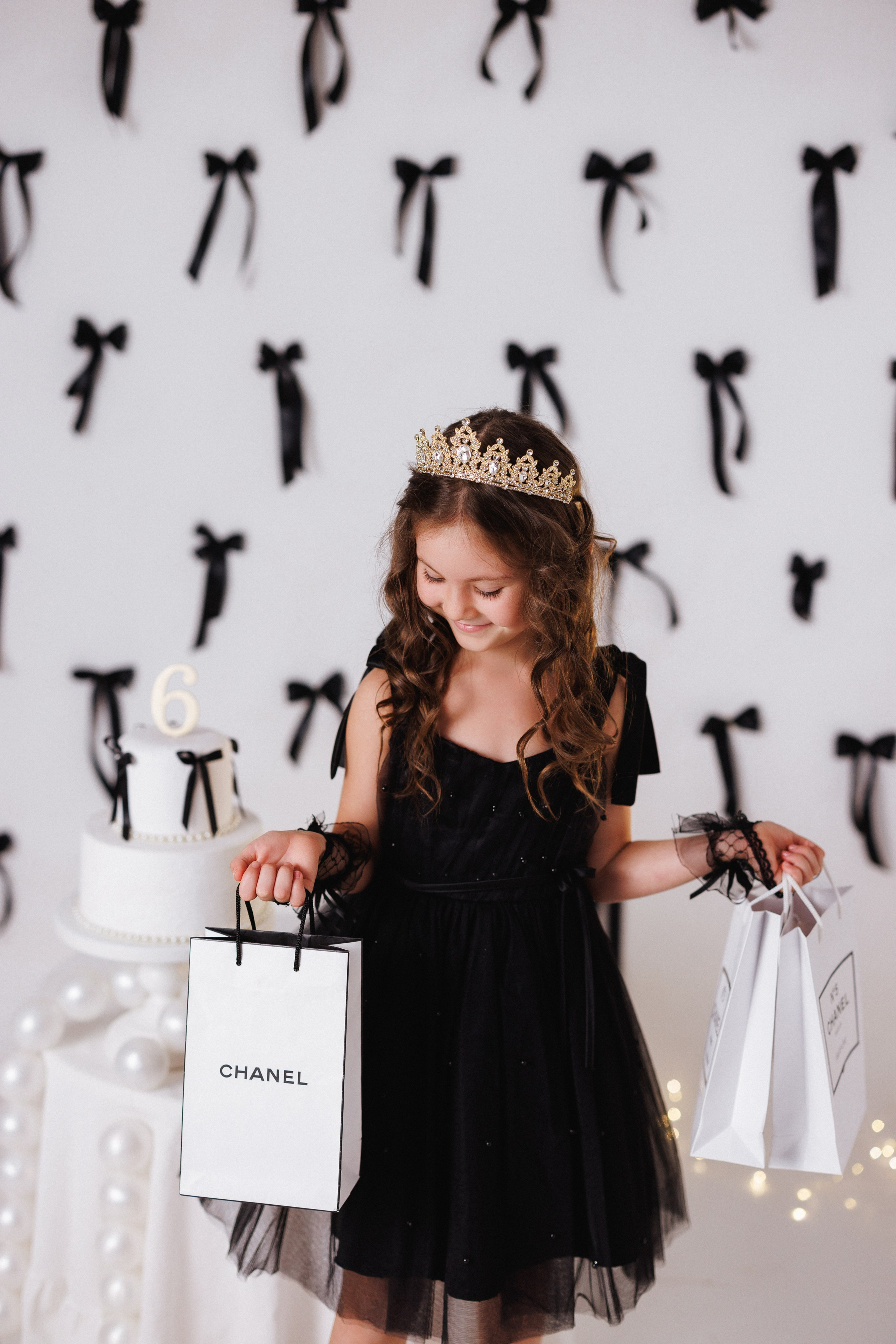 Детская фотосессия к Дню рождения для девочек, фотостудия «Антураж». Семейный и детский фотограф в Краснодаре Анна Трашкова